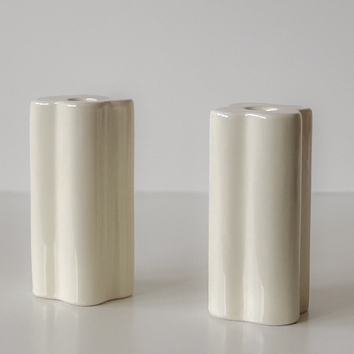 pre-loved keramische kandelaars – set van 2 – crème glazuur Noii HOME
