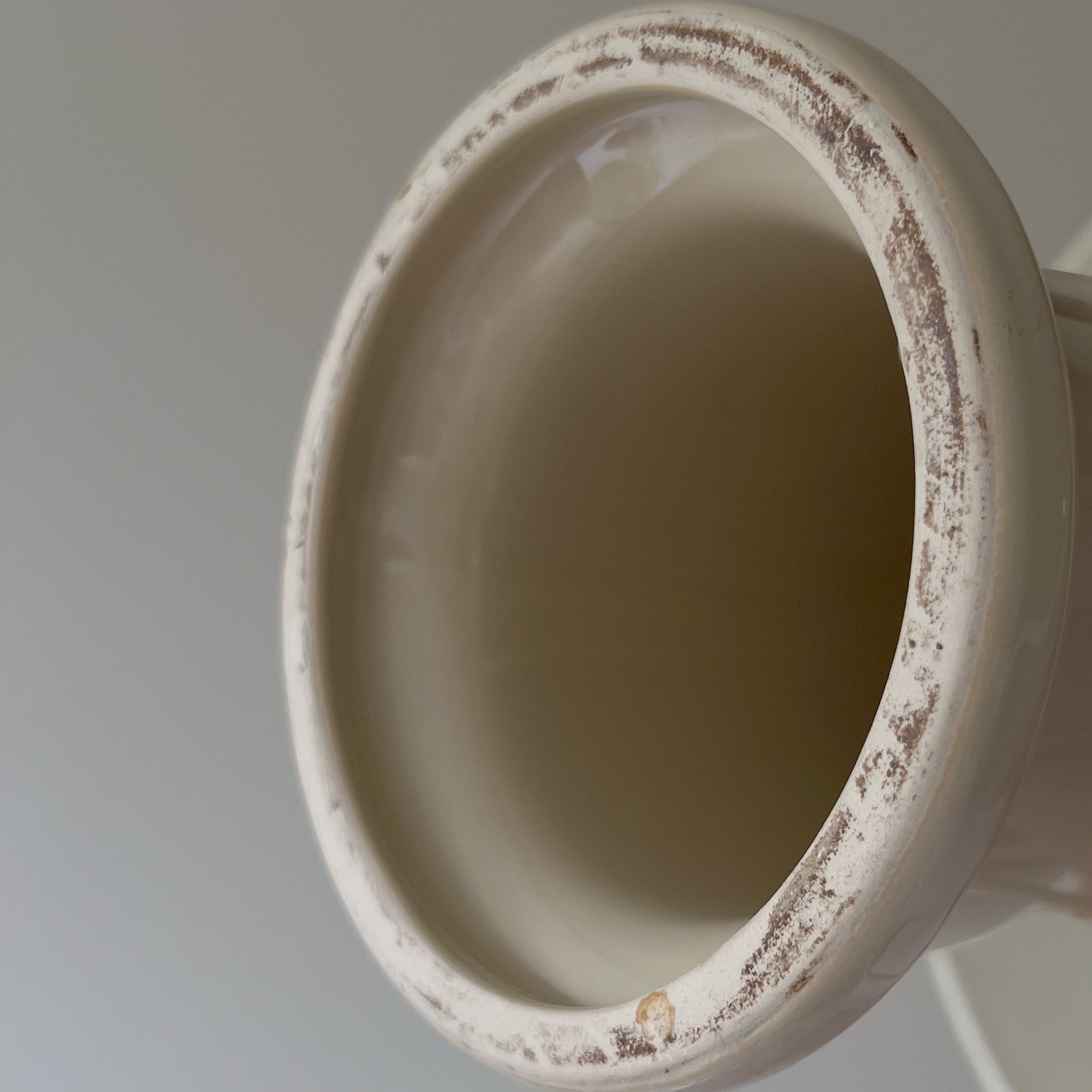pre-loved keramische tafellamp met geplooide kap – off-white Noii HOME