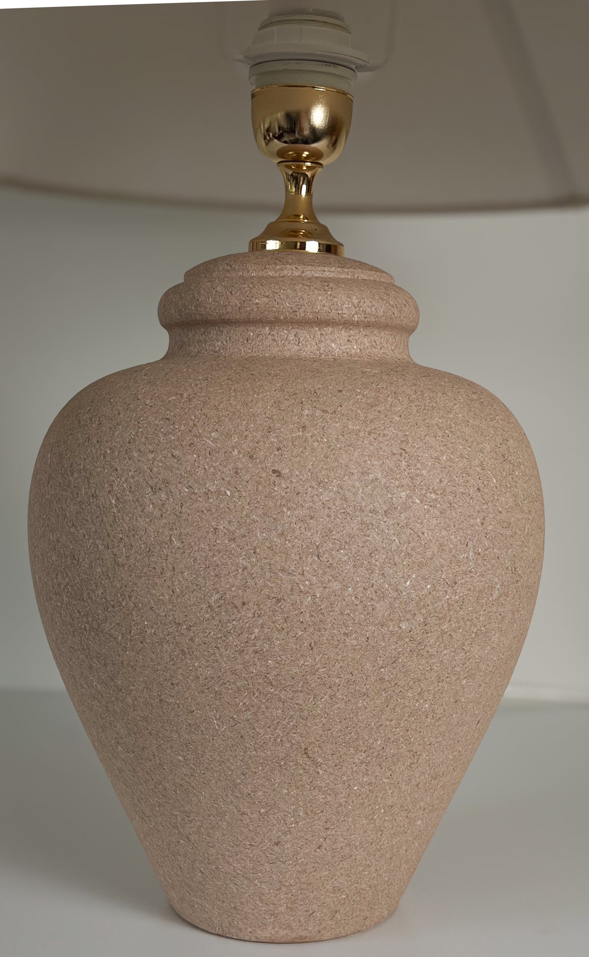 pre-loved keramische tafellamp – terra-beige voet – nieuwe linnenmix kap Noii HOME