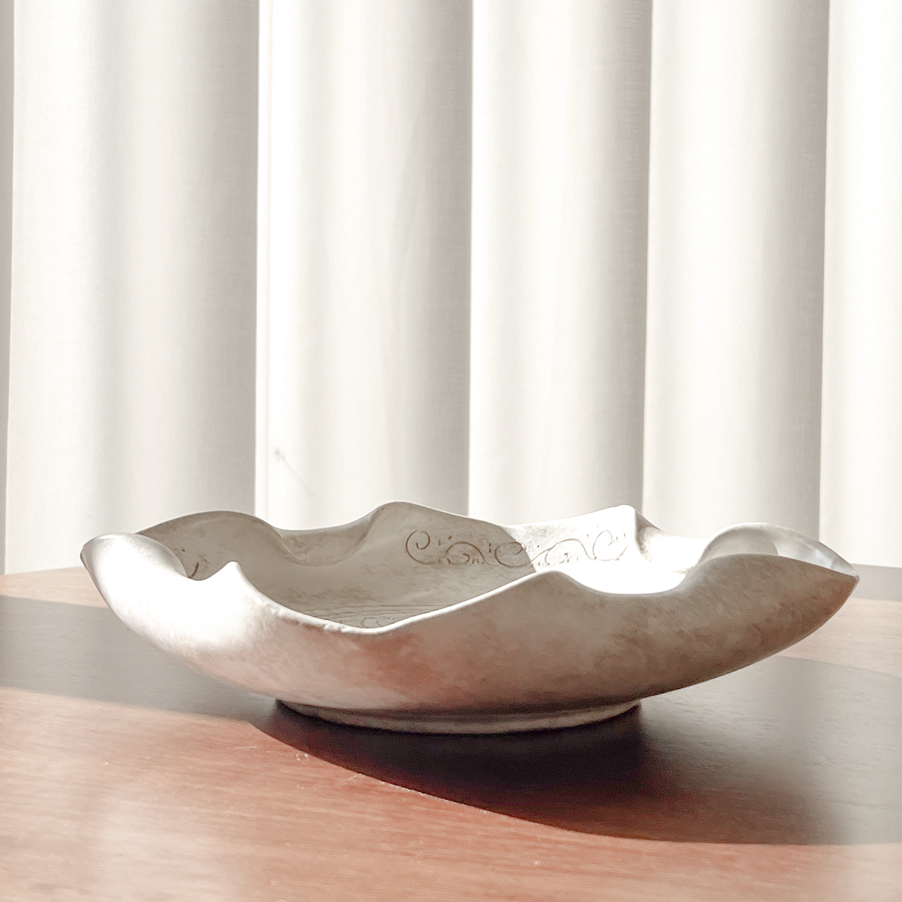 pre-loved schaal bewerkt - creme  -wit Noii HOME