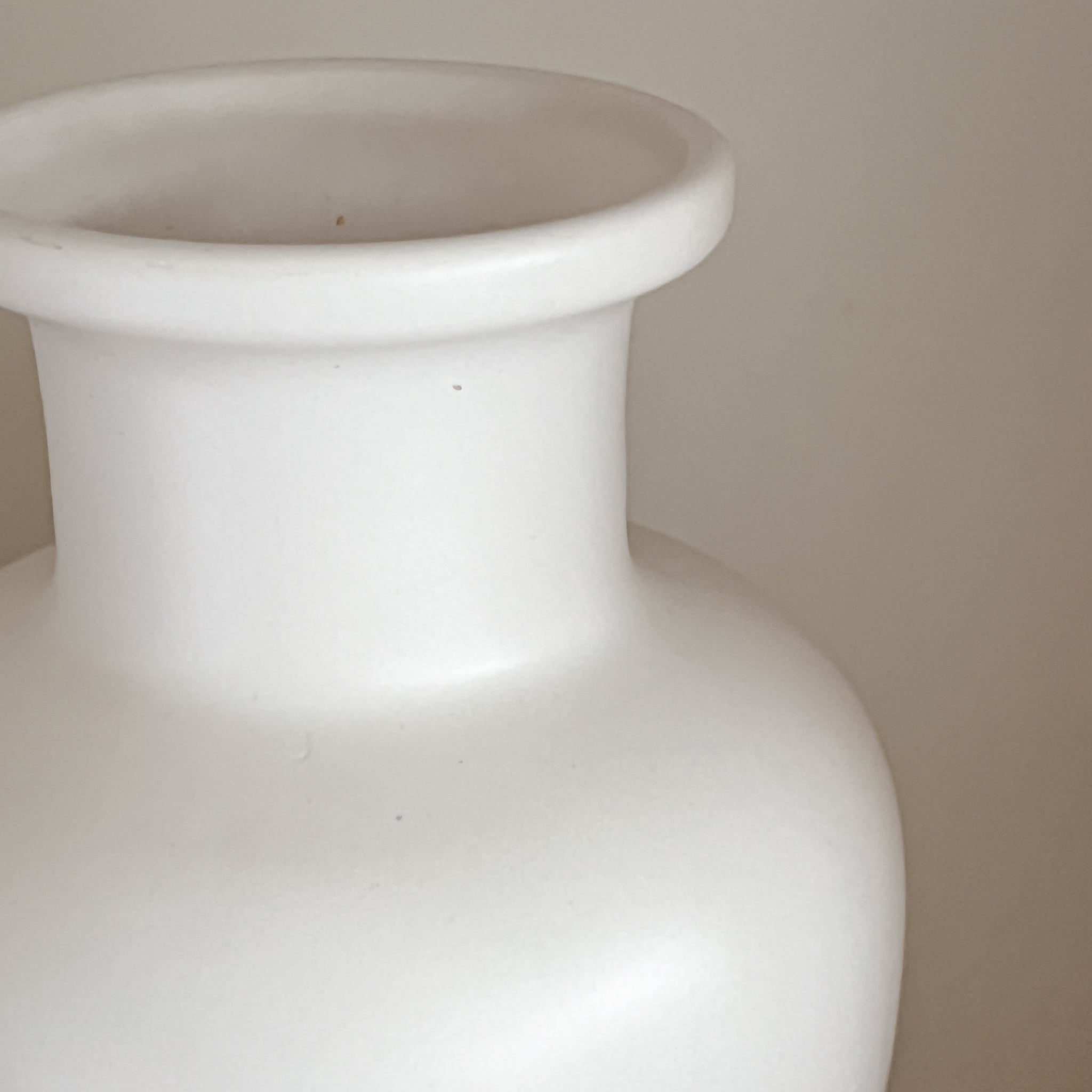 pre-loved - sierlijke vaas - keramiek - wit Noii HOME