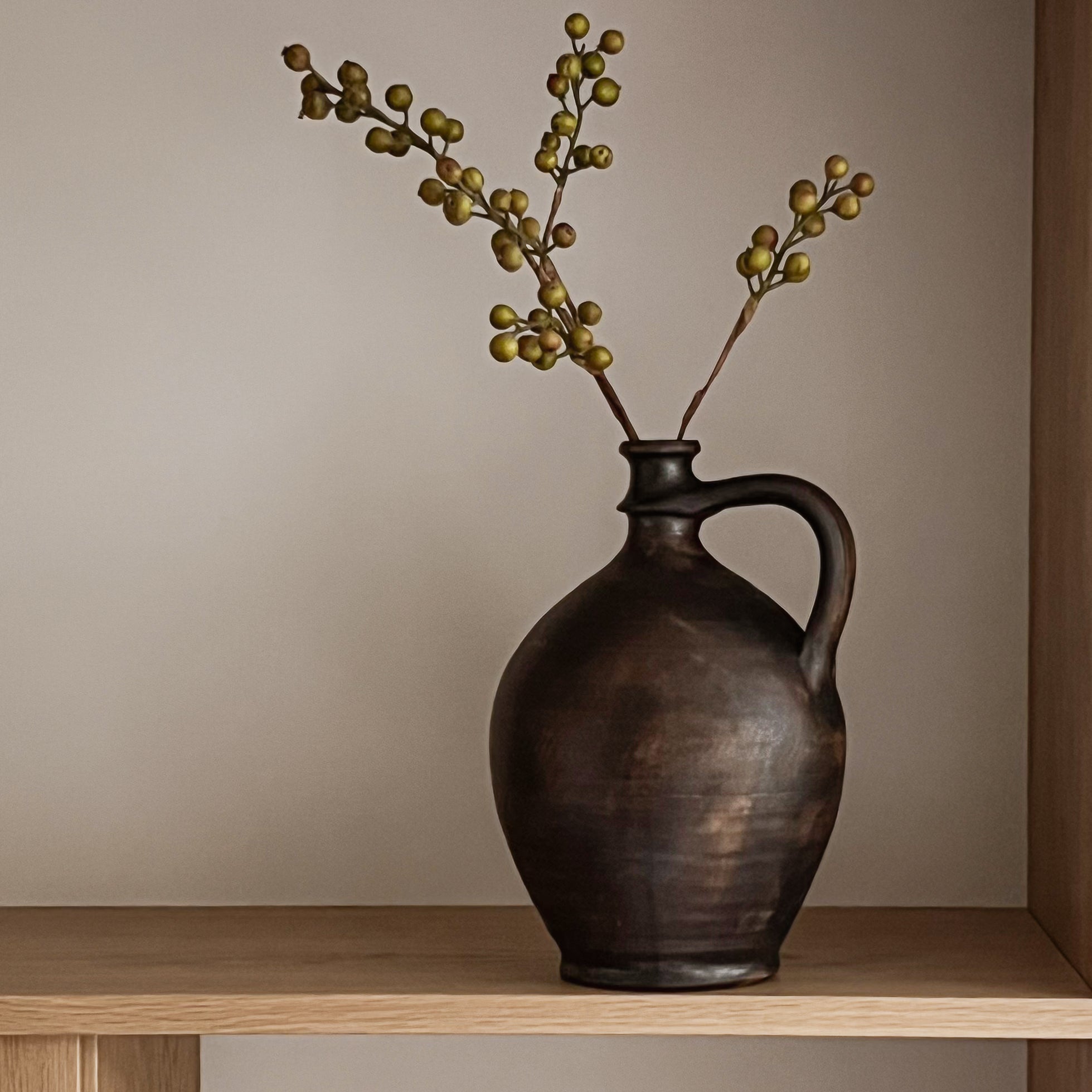pre-loved Stoob kruik – donkerbruin aardewerk Noii HOME