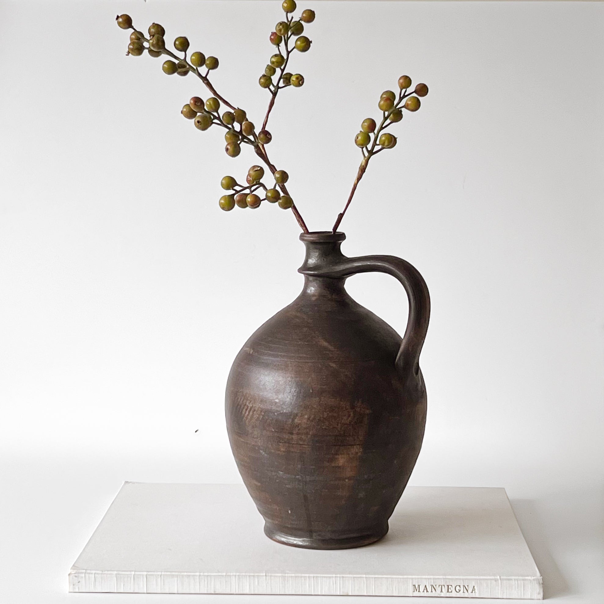 pre-loved Stoob kruik – donkerbruin aardewerk Noii HOME