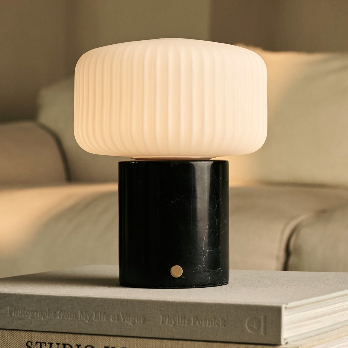 Renoir Black / Nero Marquina - Marmeren oplaadbare tafellamp - draadloos, USB -oplaadbaar en tot 100 uur verlichting Tavellio - Amsterdam