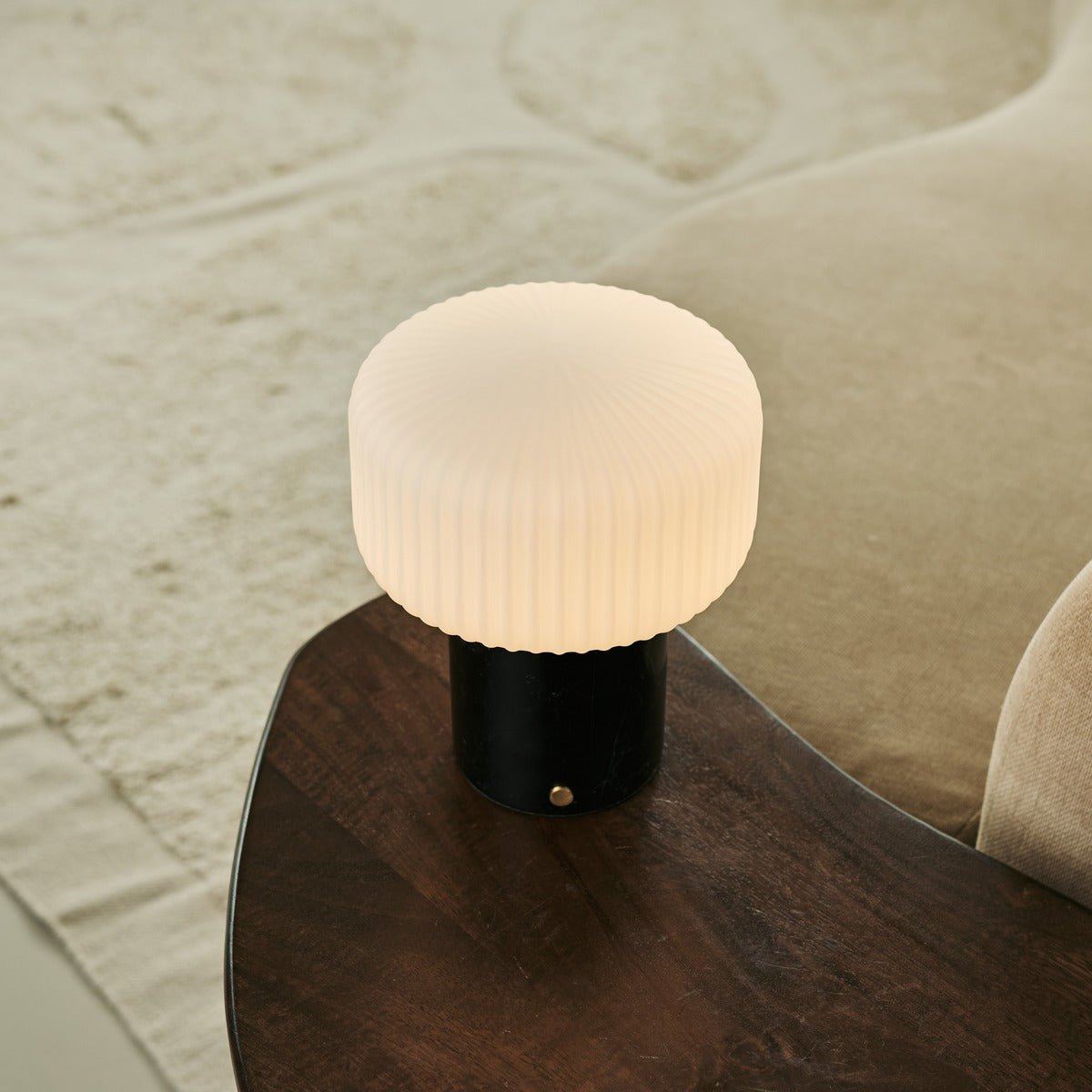 Renoir Black / Nero Marquina - Marmeren oplaadbare tafellamp - draadloos, USB -oplaadbaar en tot 100 uur verlichting Tavellio - Amsterdam