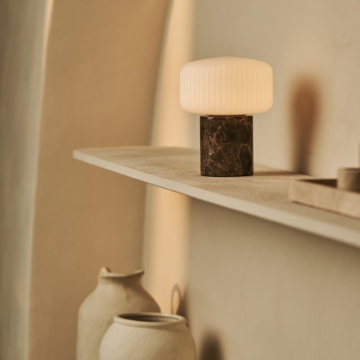 Renoir Brown / Emperador Dark - Marmeren oplaadbare tafellamp - Draadloos, USB -oplaadbaar en tot 100 uur verlichting Tavellio - Amsterdam