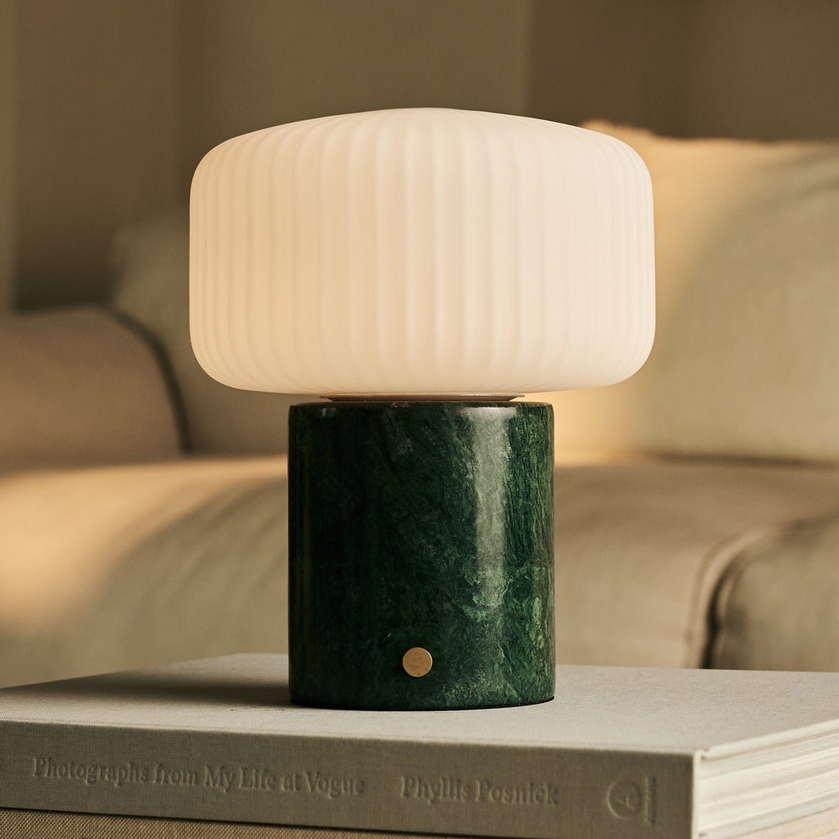 Renoir Green / Verde Alpi - Marmeren oplaadbare tafellamp - Draadloos, USB -oplaadbaar en tot 100 uur verlichting Tavellio - Amsterdam