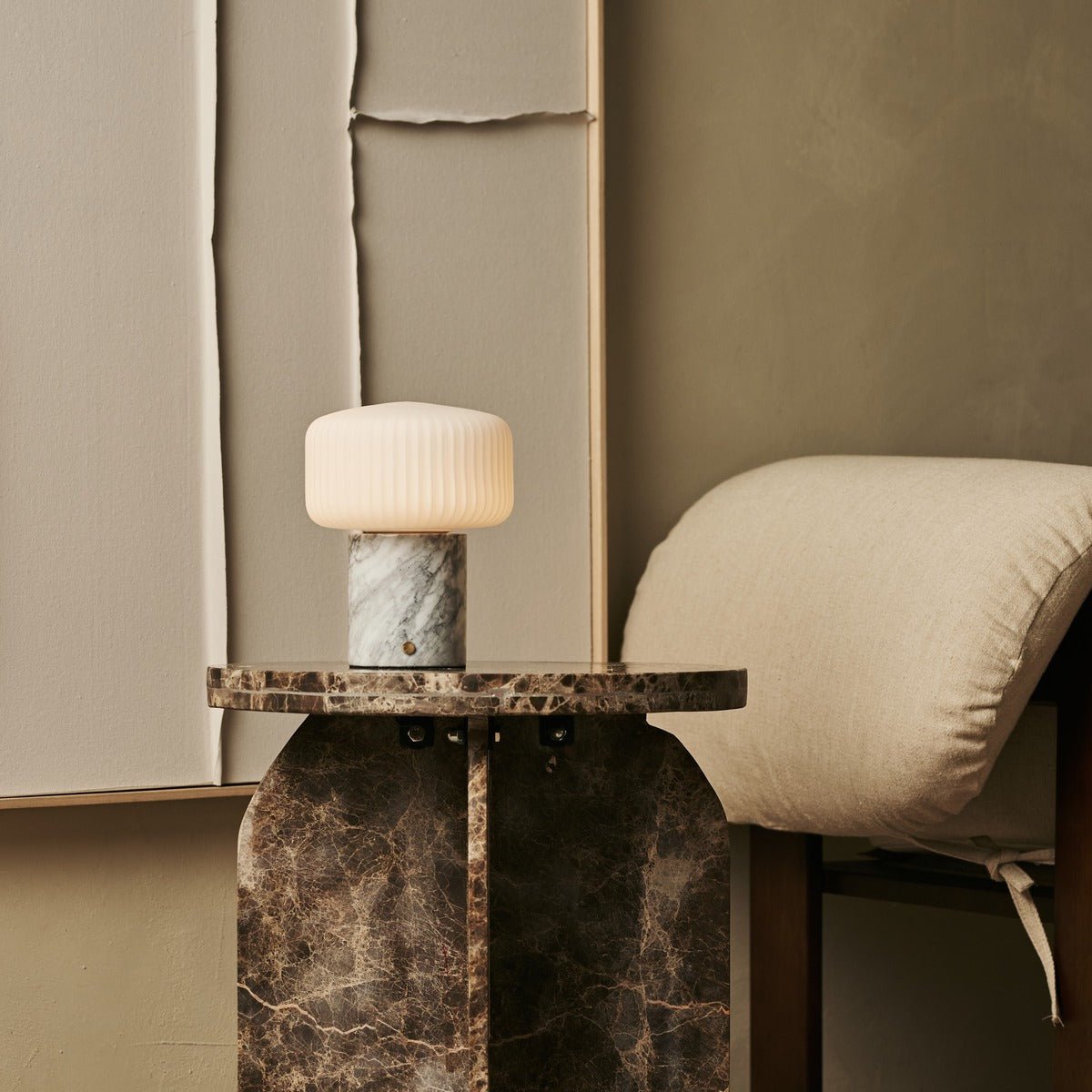 Renoir Wit / Bianco Statuarietto - Marmeren oplaadbare tafellamp - draadloos, USB oplaadbaar en tot 100 uur verlichting Tavellio - Amsterdam