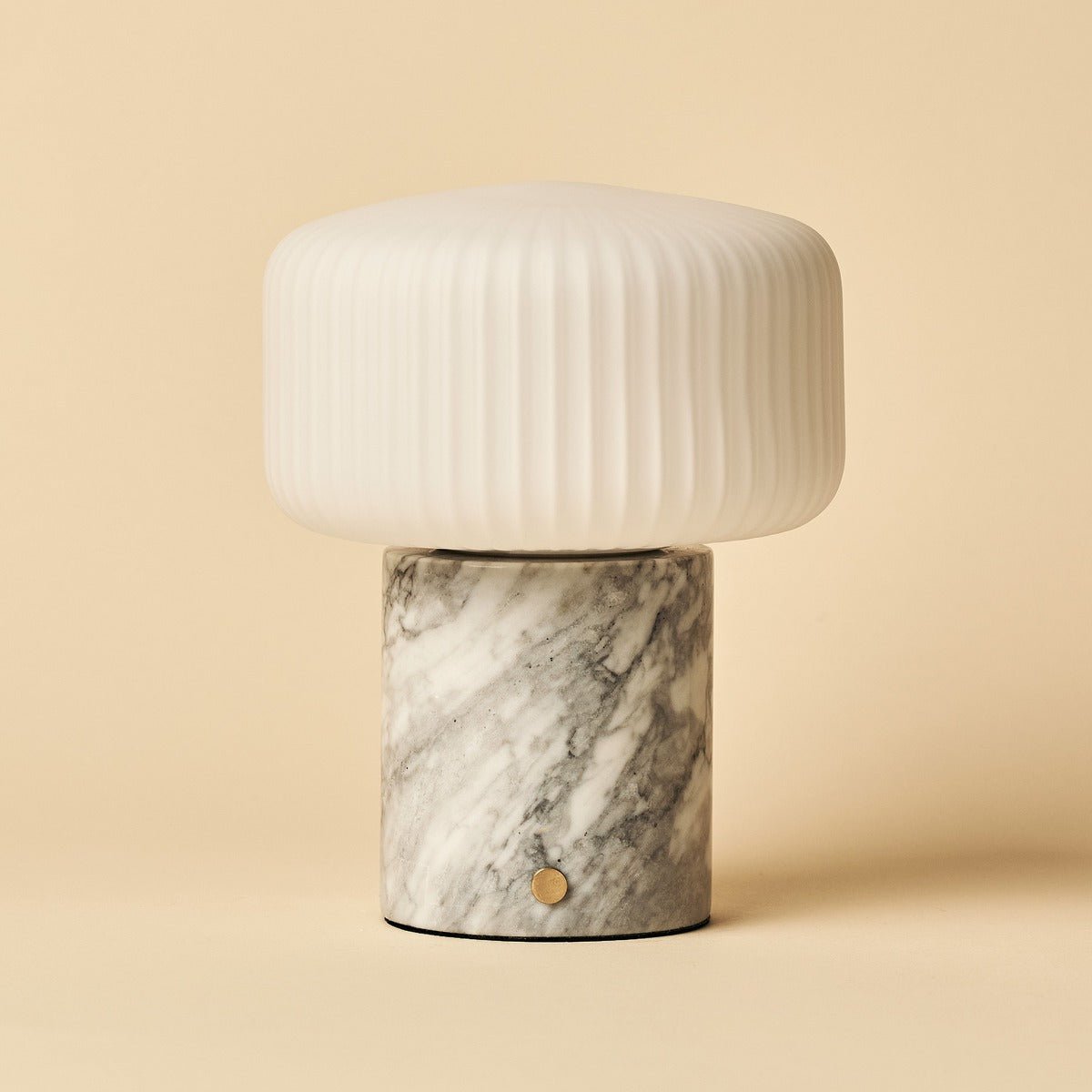Renoir Wit / Bianco Statuarietto - Marmeren oplaadbare tafellamp - draadloos, USB oplaadbaar en tot 100 uur verlichting Tavellio - Amsterdam