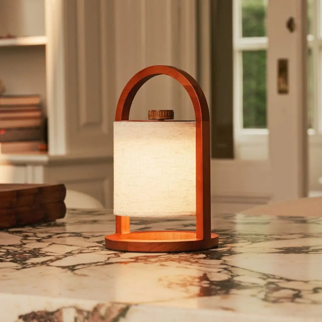 Rivierkastanjebruine houten oplaadbare lamp | Linnenmix, veelzijdig en tot 100 uur batterijduur Tavellio - Amsterdam