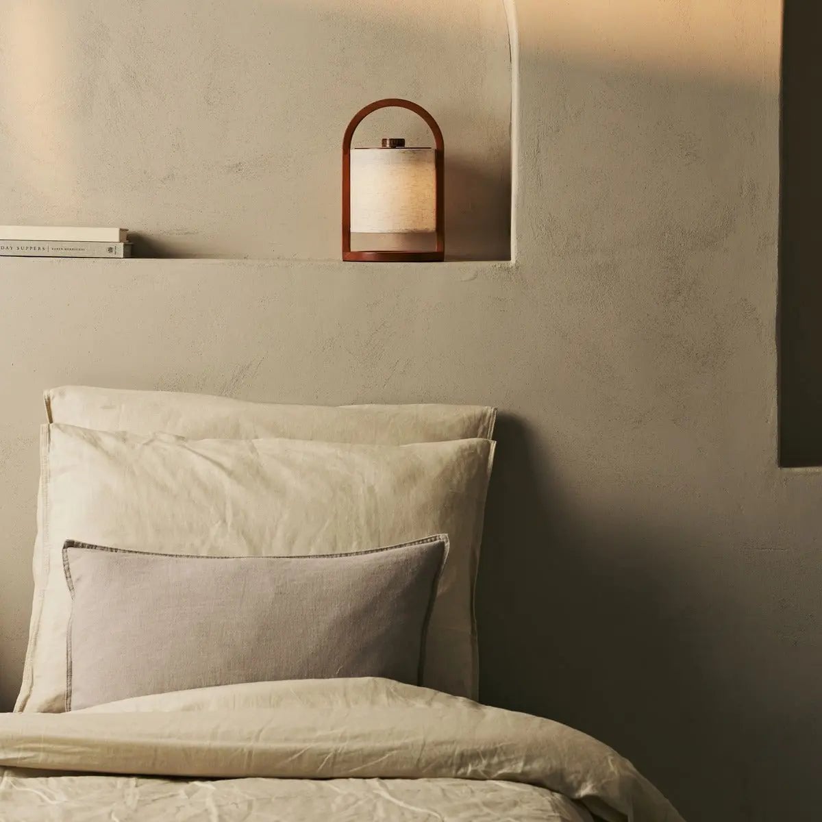 Rivierkastanjebruine houten oplaadbare lamp | Linnenmix, veelzijdig en tot 100 uur batterijduur Tavellio - Amsterdam