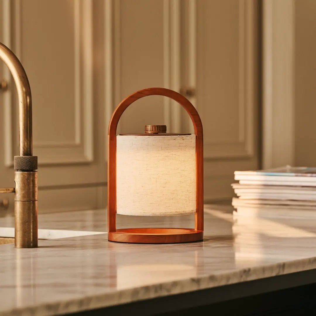 Rivierkastanjebruine houten oplaadbare lamp | Linnenmix, veelzijdig en tot 100 uur batterijduur Tavellio - Amsterdam
