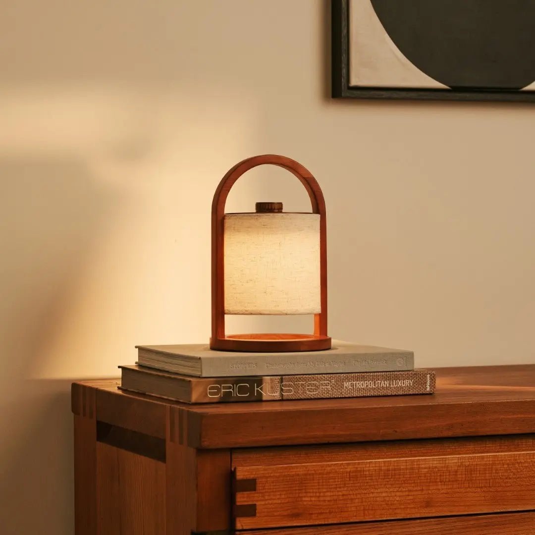 Rivierkastanjebruine houten oplaadbare lamp | Linnenmix, veelzijdig en tot 100 uur batterijduur Tavellio - Amsterdam