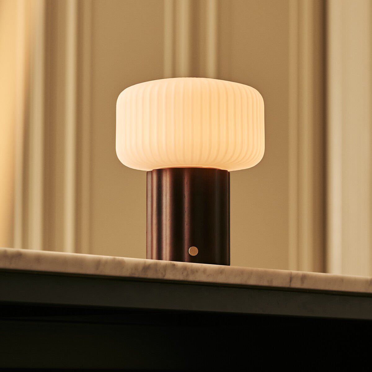 Robin Donkerbruin Oplaadbare Tafellamp | Stijlvol, draadloos en 3 lichtmodi Tavellio - Amsterdam