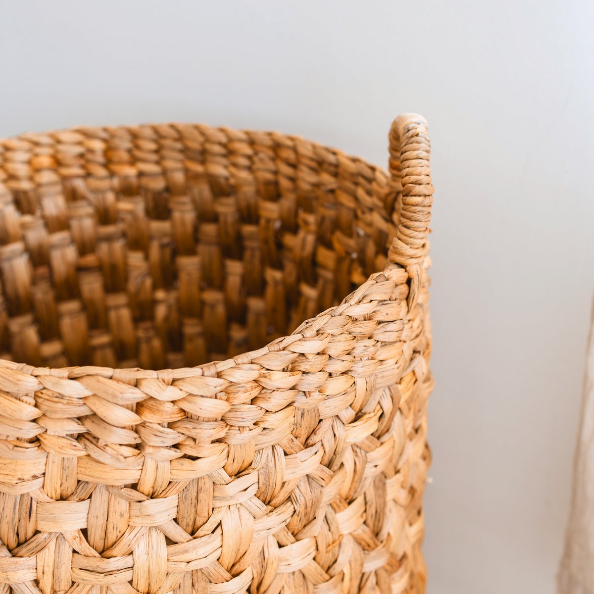 Rond geweven wasmand – Boho plantenmand – wasmand bruin – grote mand van waterhyacint RAJA (3 maten Ø 35/40/50 cm) Soeji