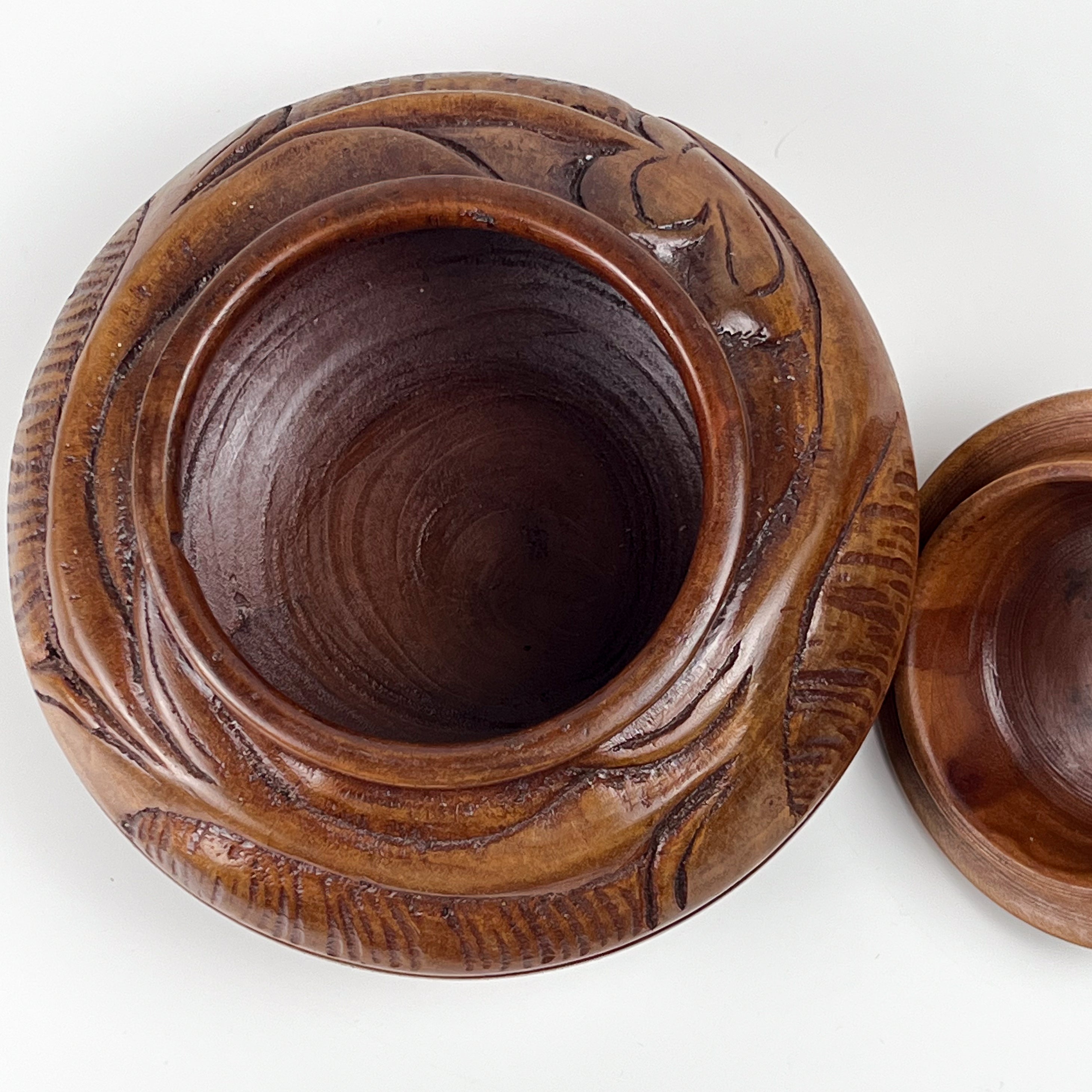 rond houten sierdoosje met deksel – handgesneden – pre-loved Noii HOME