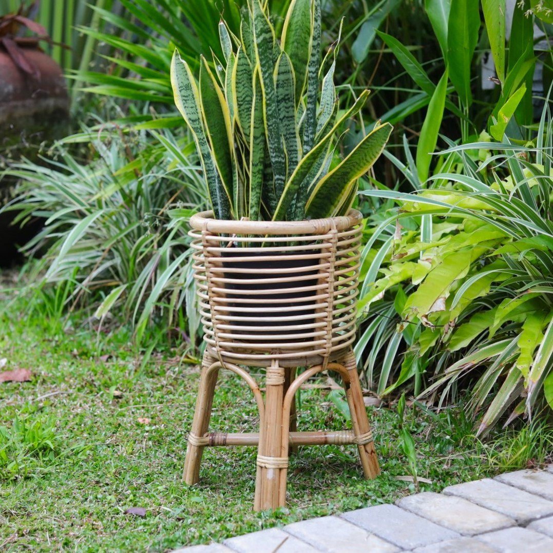 Rotan Plantenstandaard Rond – Boho Plantenbak – Rotan Plantenmand – Natuurlijke Bloemenstandaard voor Potten tot Ø20 cm AKARA Soeji