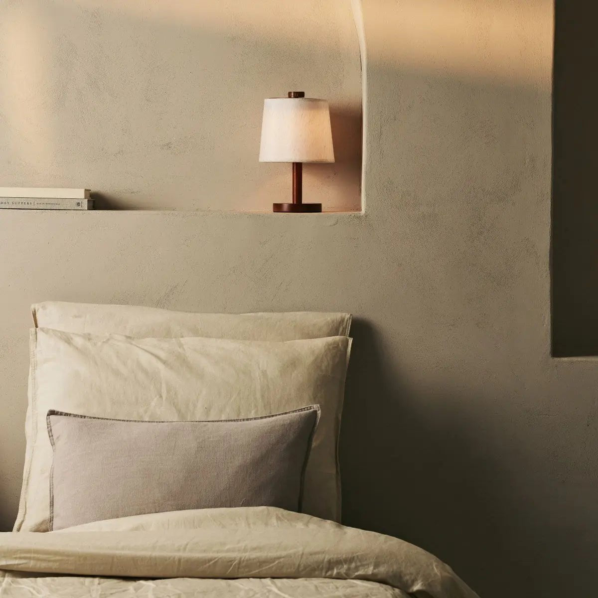 Rover kastanje bruin houten lamp - oplaadbare, draadloze en dimbare schaduw Tavellio - Amsterdam