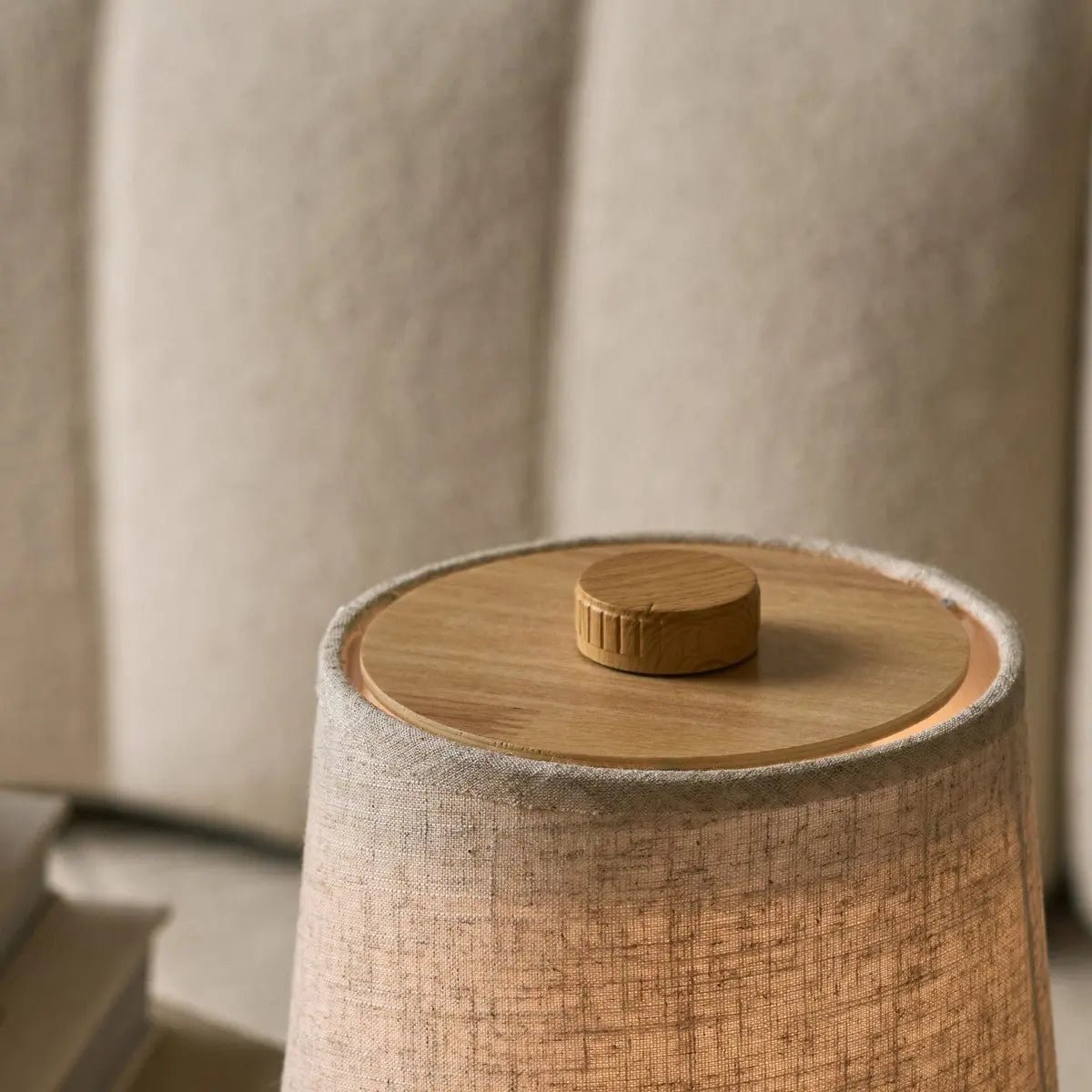 Rover Lichtbruine Houten Oplaadbare Lamp | Snoerloos, dimbaar met stoffen kap Tavellio - Amsterdam