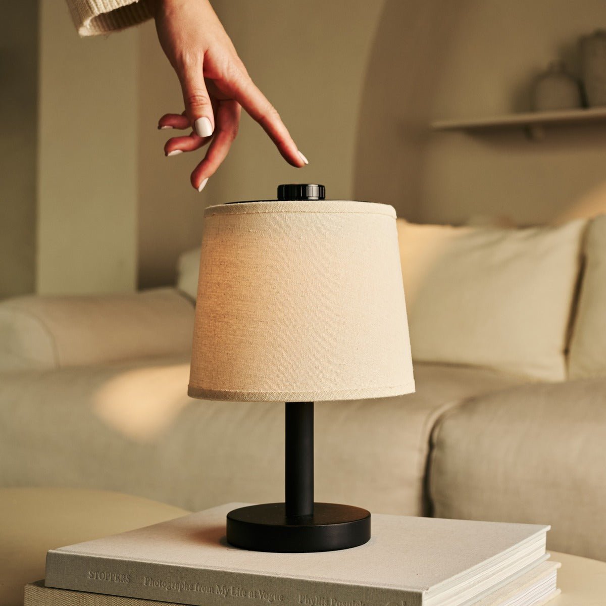 Rover zwarte houten lamp - oplaadbare, draadloze en dimbare schaduw Tavellio - Amsterdam