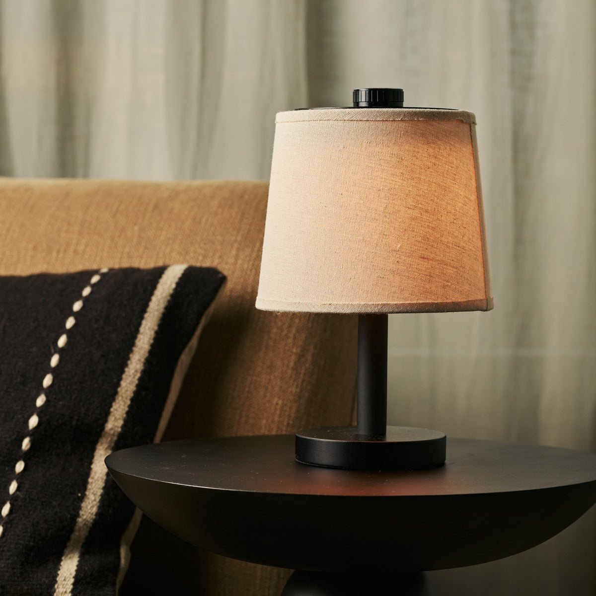 Rover zwarte houten lamp - oplaadbare, draadloze en dimbare schaduw Tavellio - Amsterdam