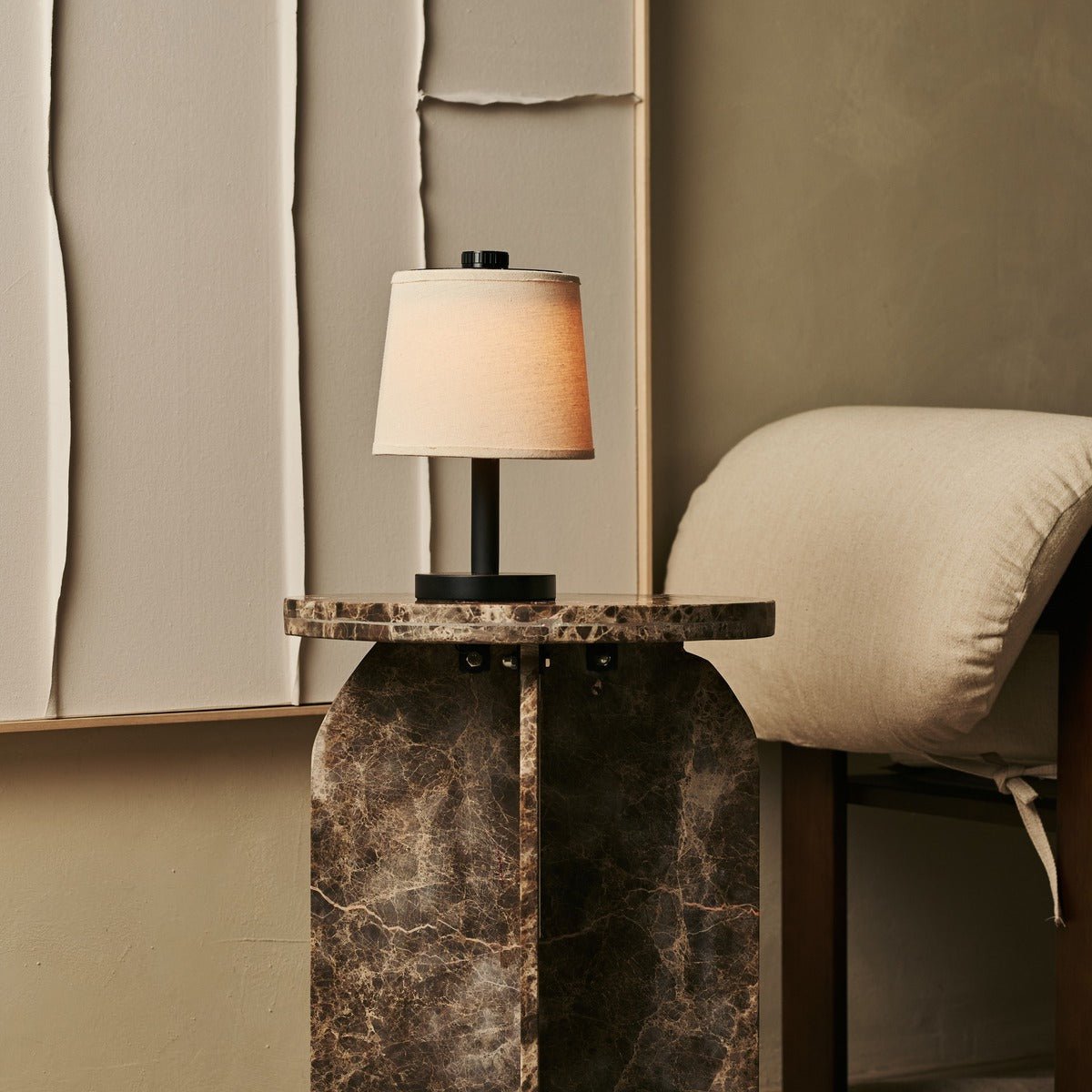 Rover zwarte houten lamp - oplaadbare, draadloze en dimbare schaduw Tavellio - Amsterdam