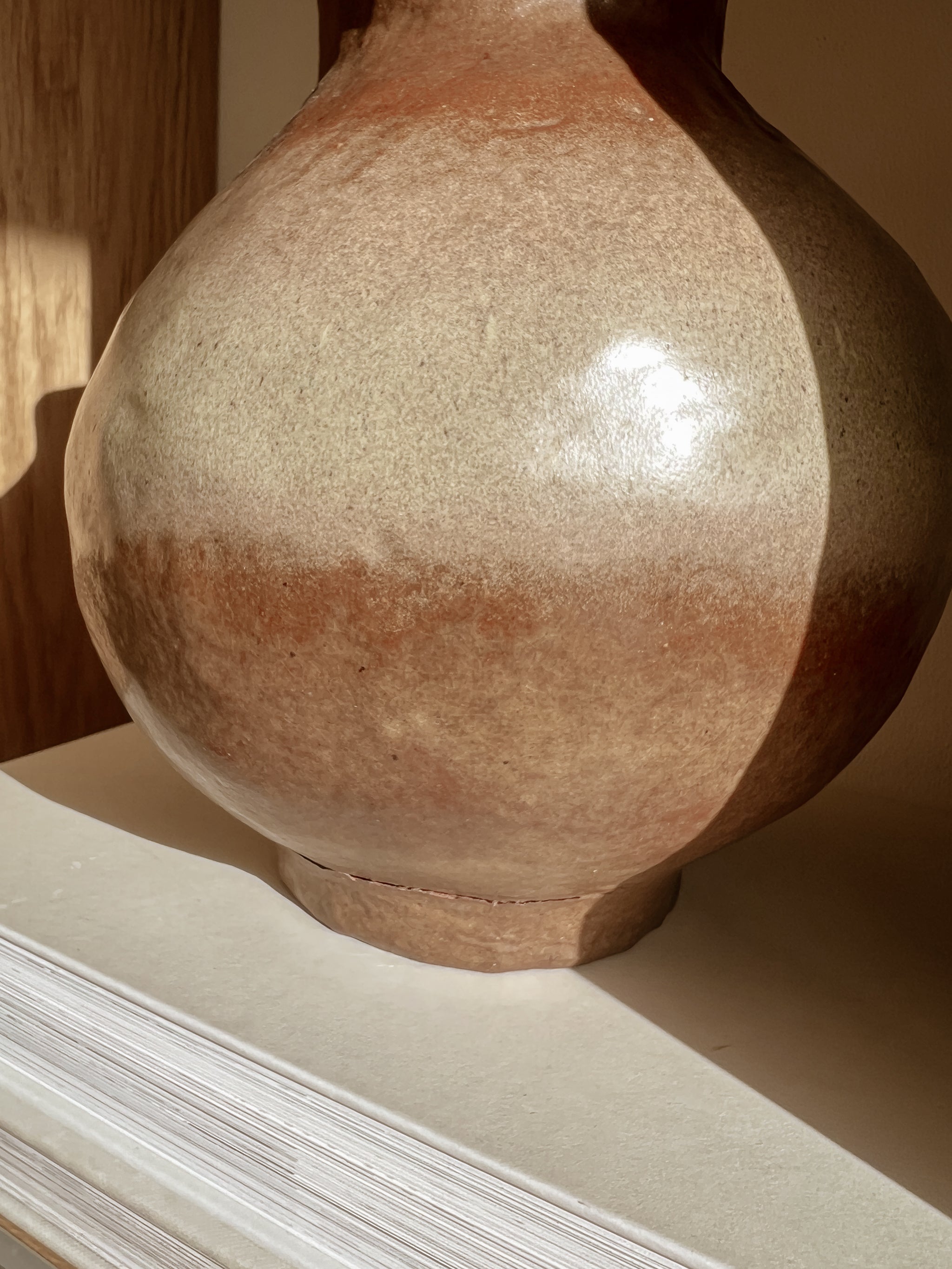 rustieke keramische vaas - bolvormig - aardetinten - pre-loved Noii home