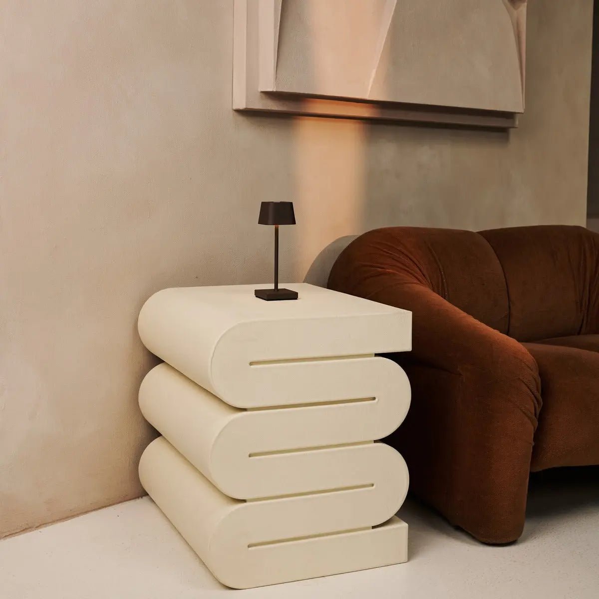 Sarphati Mini Mocha Bruin Draadloze tafellamp - Draadloos oplaadbaar via laadstation, dimbare lamp en 3 lichtmodi Tavellio - Amsterdam