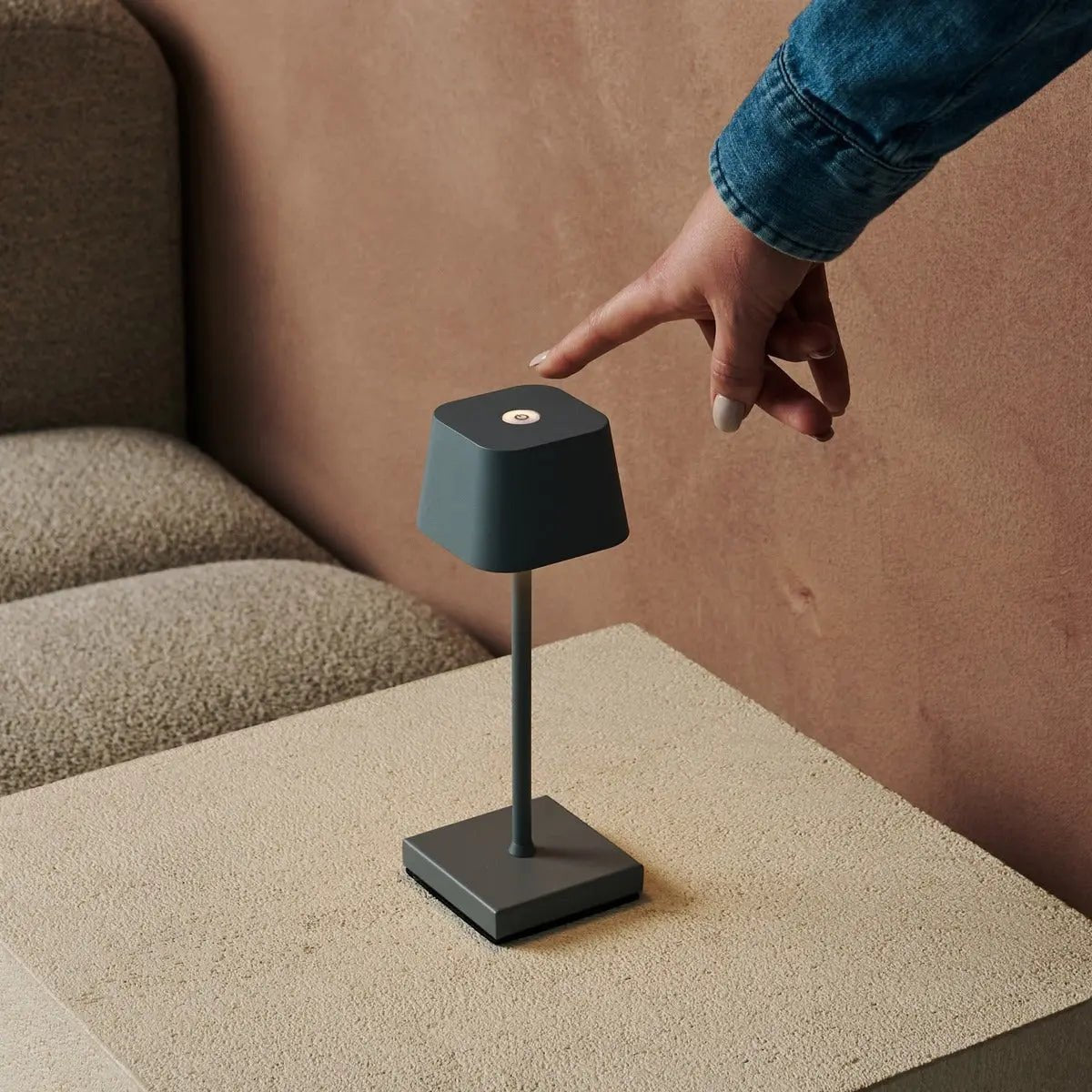 Sarphati Mini Mouse Grijs Draadloze tafellamp -WiReless oplaadbaar via laadstation, dimbare lamp en 3 lichtmodi Tavellio - Amsterdam