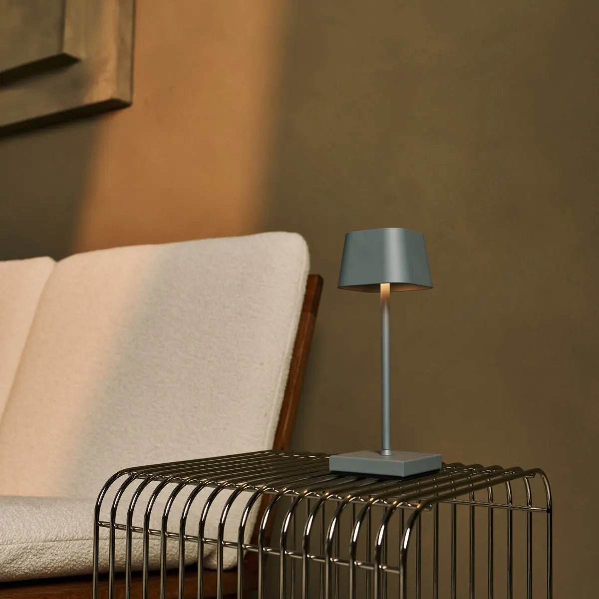 Sarphati Mini Mouse Grijs Draadloze tafellamp -WiReless oplaadbaar via laadstation, dimbare lamp en 3 lichtmodi Tavellio - Amsterdam