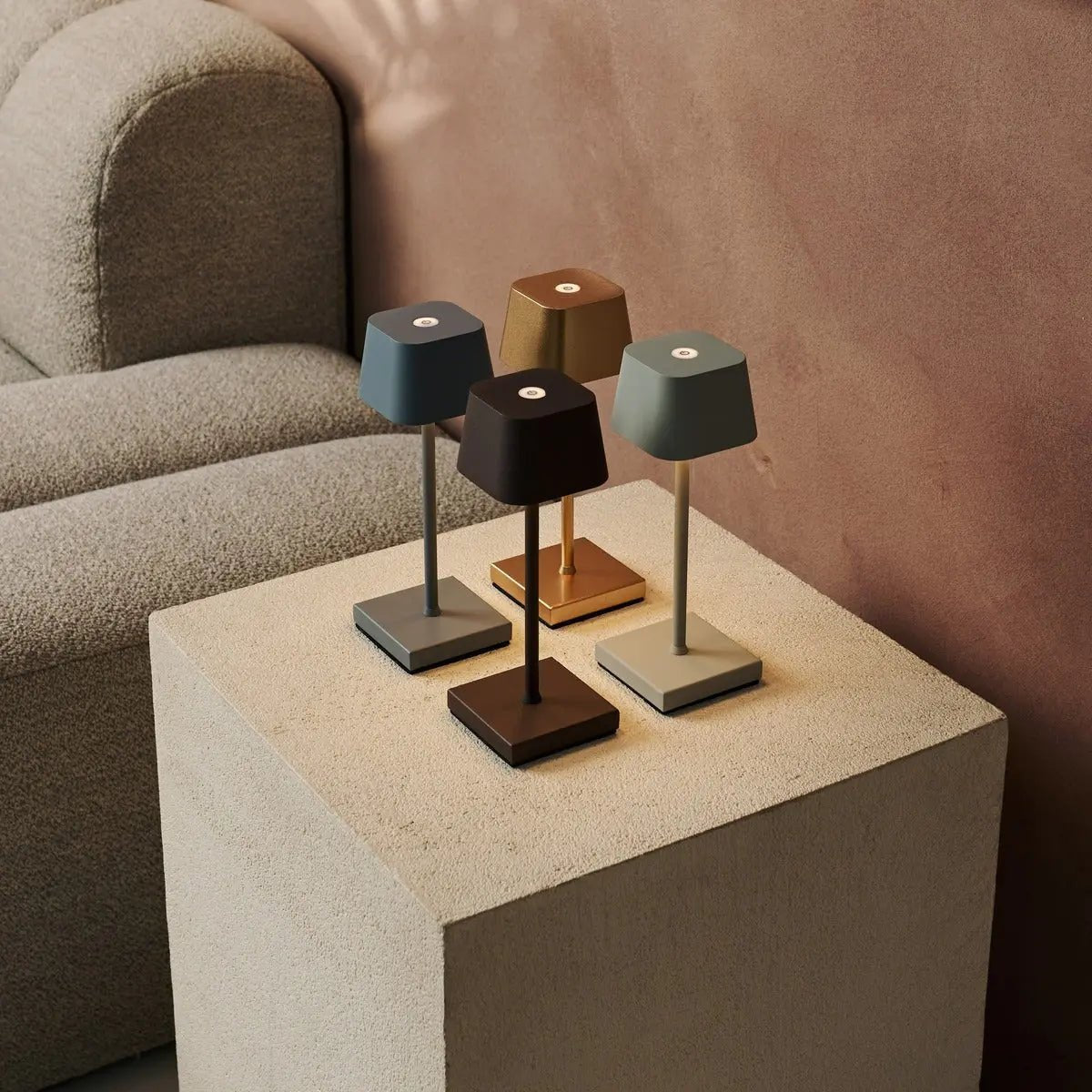 Sarphati Mini Shadow Gray Draadloze tafellamp -WiReless oplaadbaar via laadstation, dimbare lamp en 3 lichtmodi Tavellio - Amsterdam