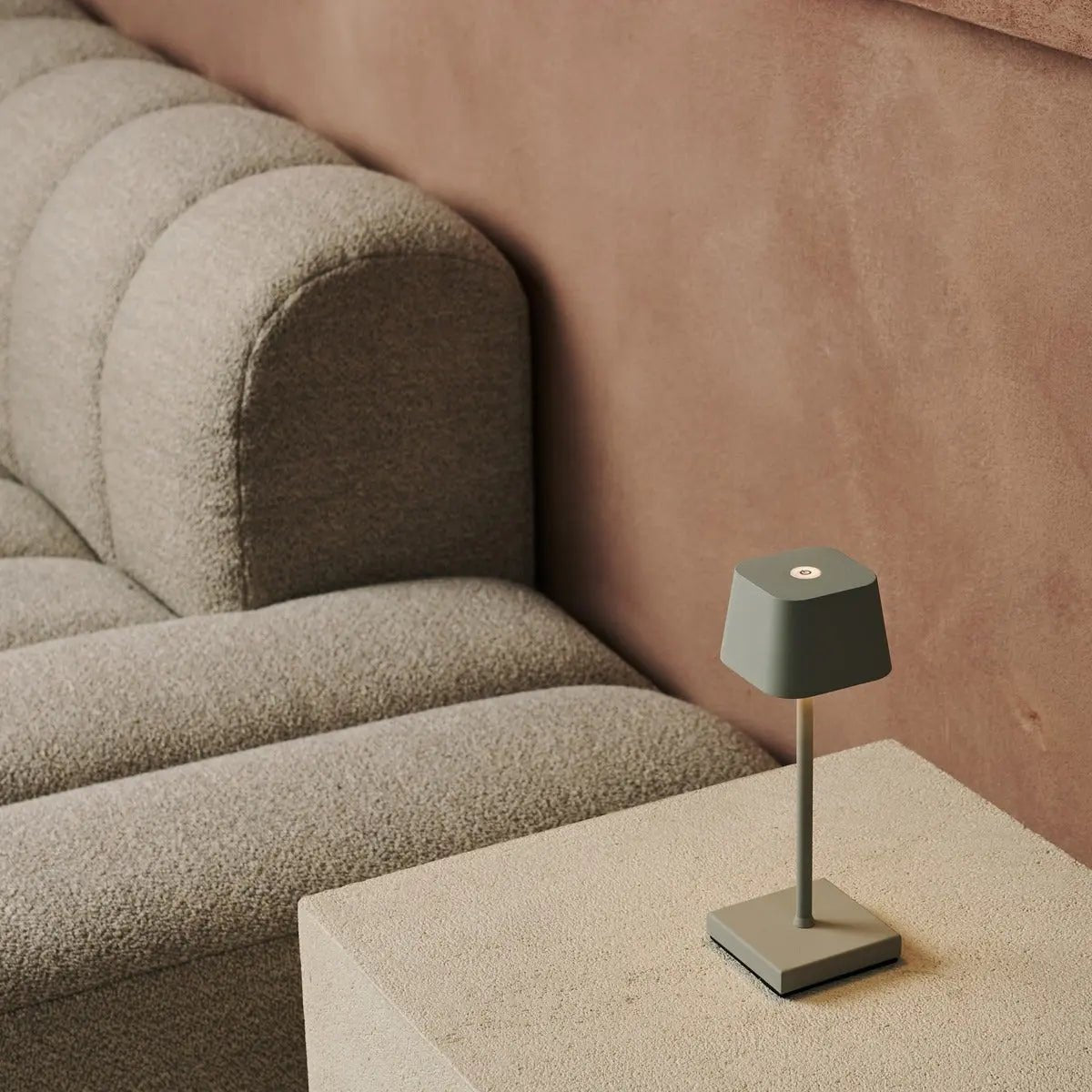 Sarphati Mini Shadow Gray Draadloze tafellamp -WiReless oplaadbaar via laadstation, dimbare lamp en 3 lichtmodi Tavellio - Amsterdam