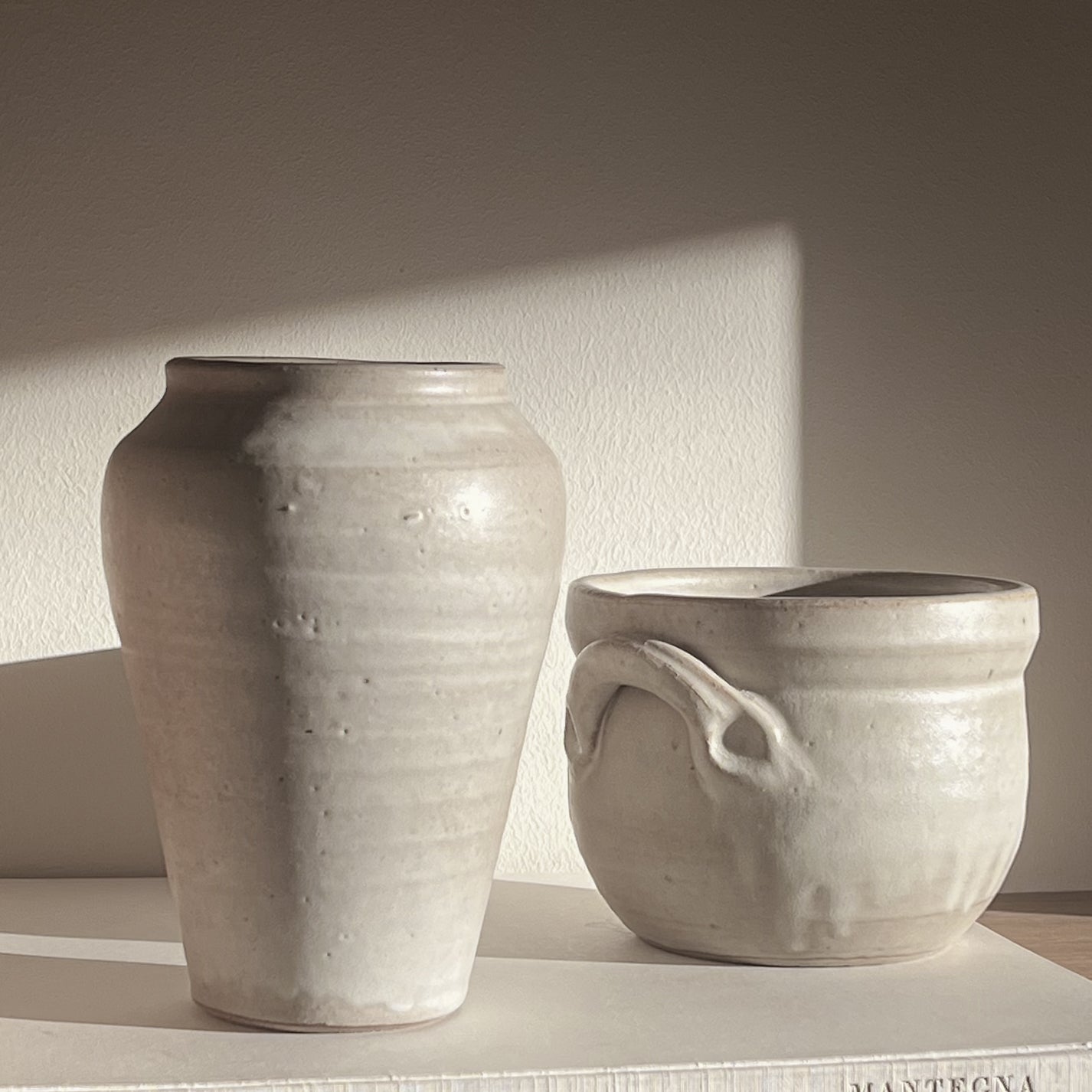 set van 2 keramische vazen – gesigneerd – pre-loved Noii HOME