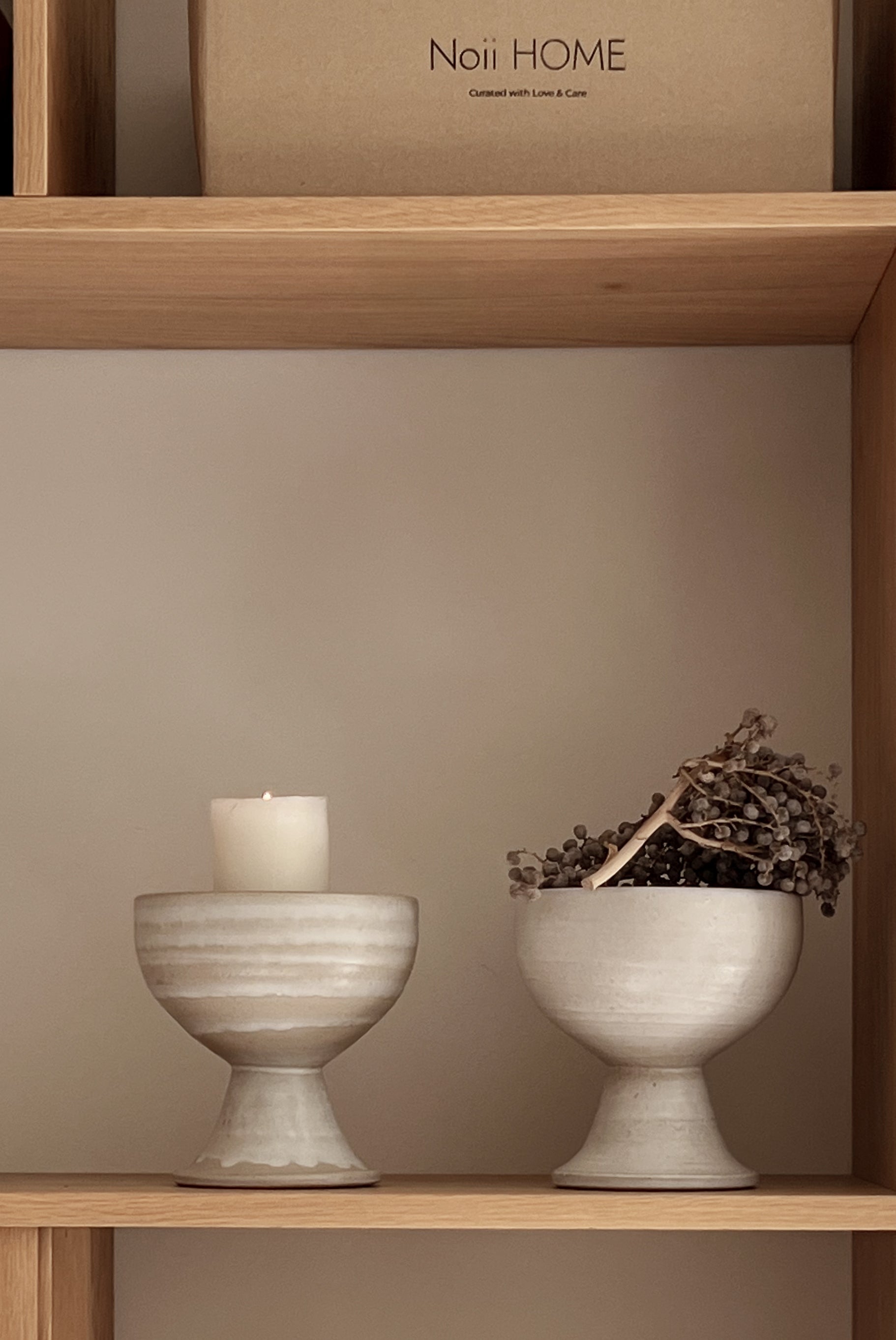 set van 2 vintage keramieken kommen – kandelaar – op voet - beige-grijs Noii HOME