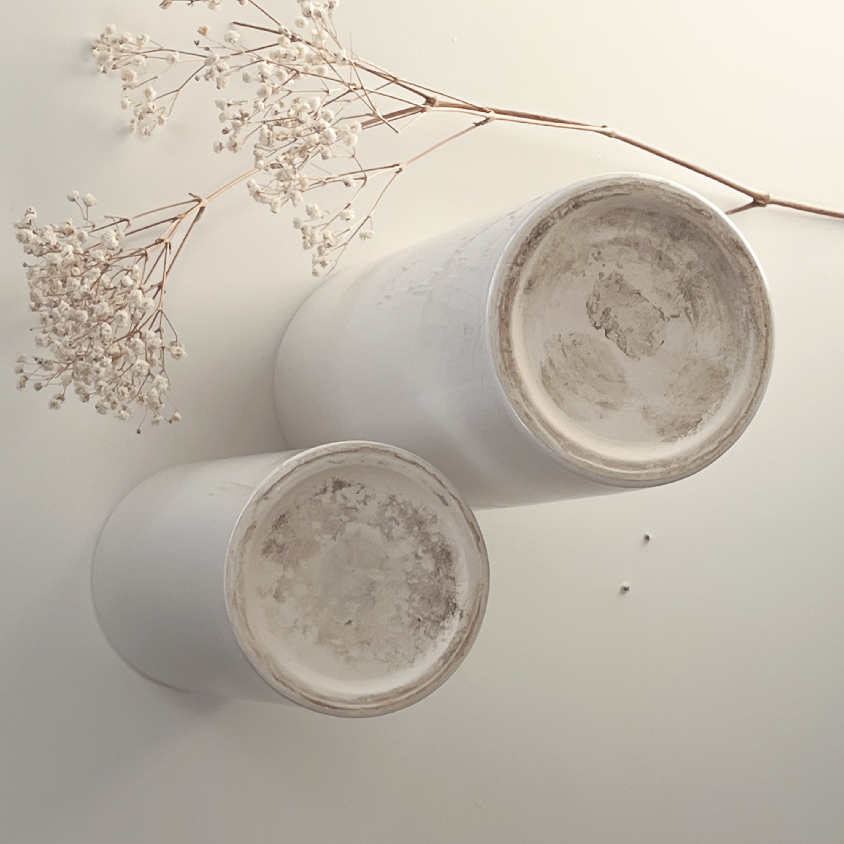 set van twee pre-loved keramische vazen – wit glazuur Noii HOME