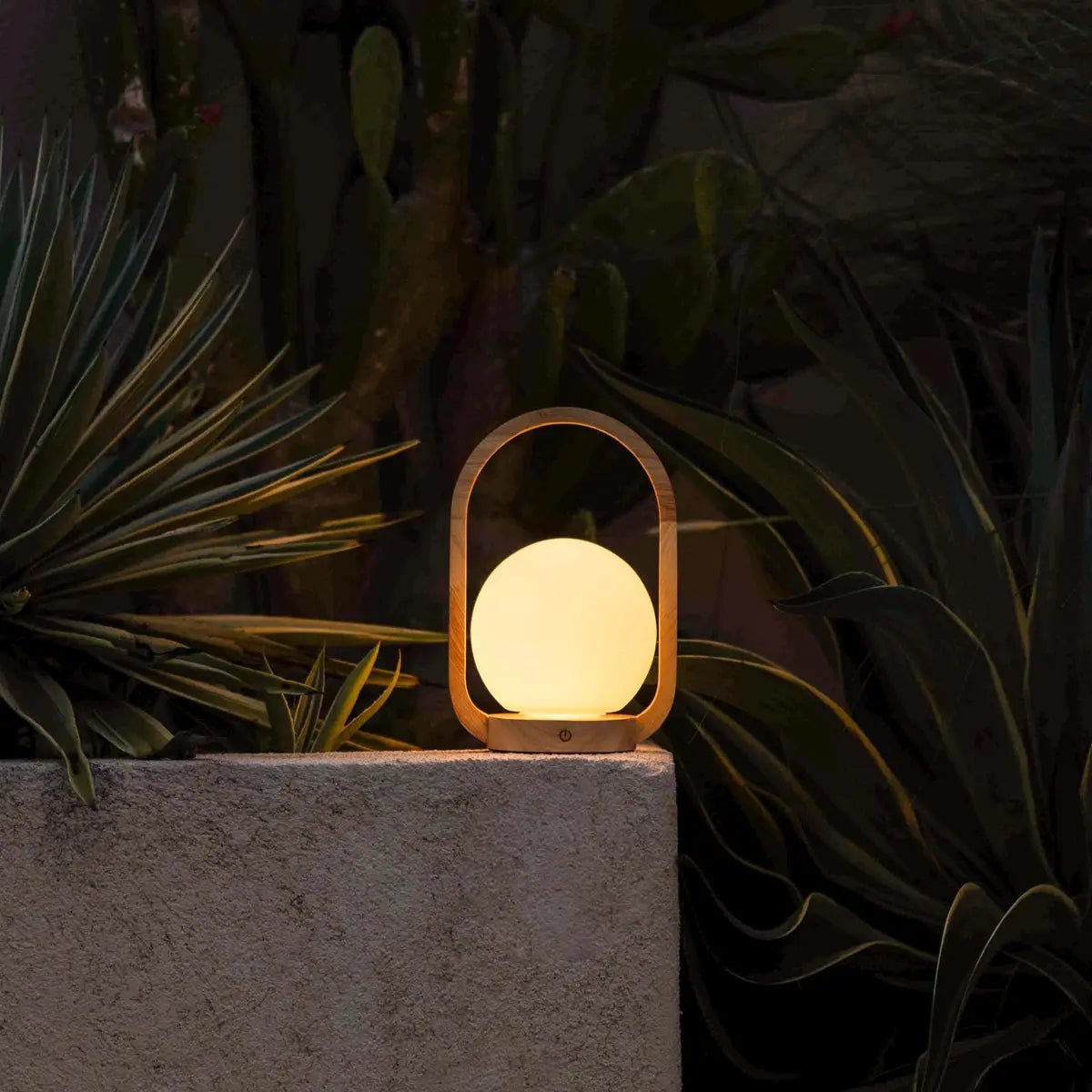 Skye Lichtbruine Houten Snoerloze Lamp | Oplaadbaar en dimbaar ontwerp Tavellio - Amsterdam