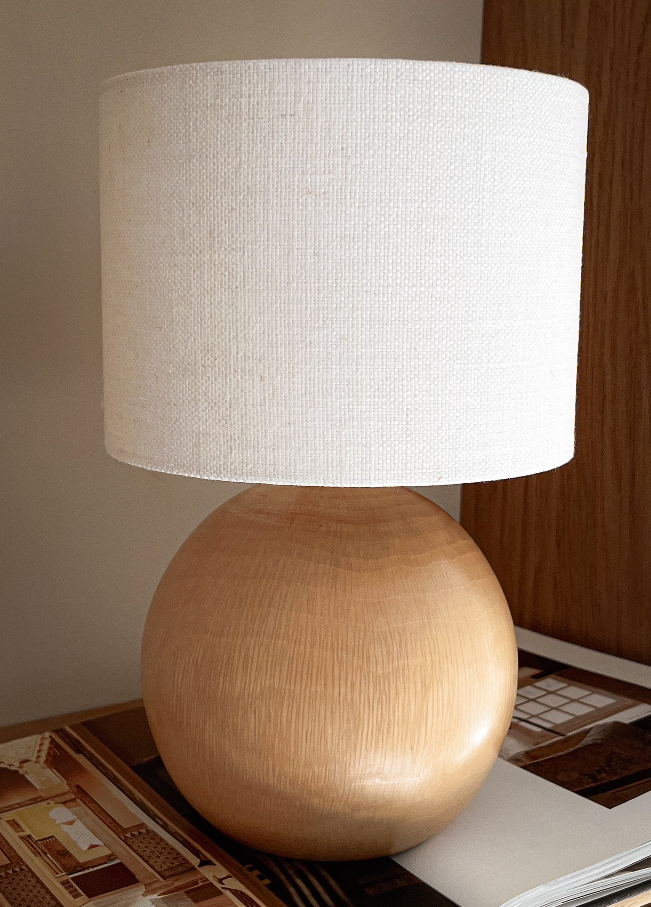 Tafellamp – massief hout & linnenlook Noii HOME