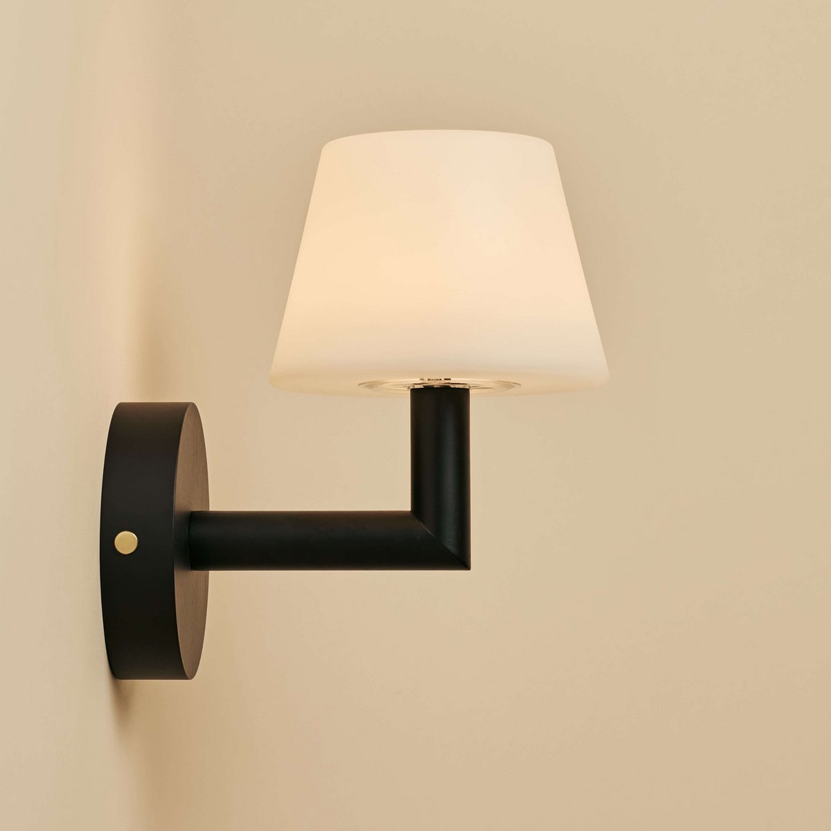 Ted Black houten oplaadbare wandlamp | Draadloze en dimbare verlichting Tavellio - Amsterdam
