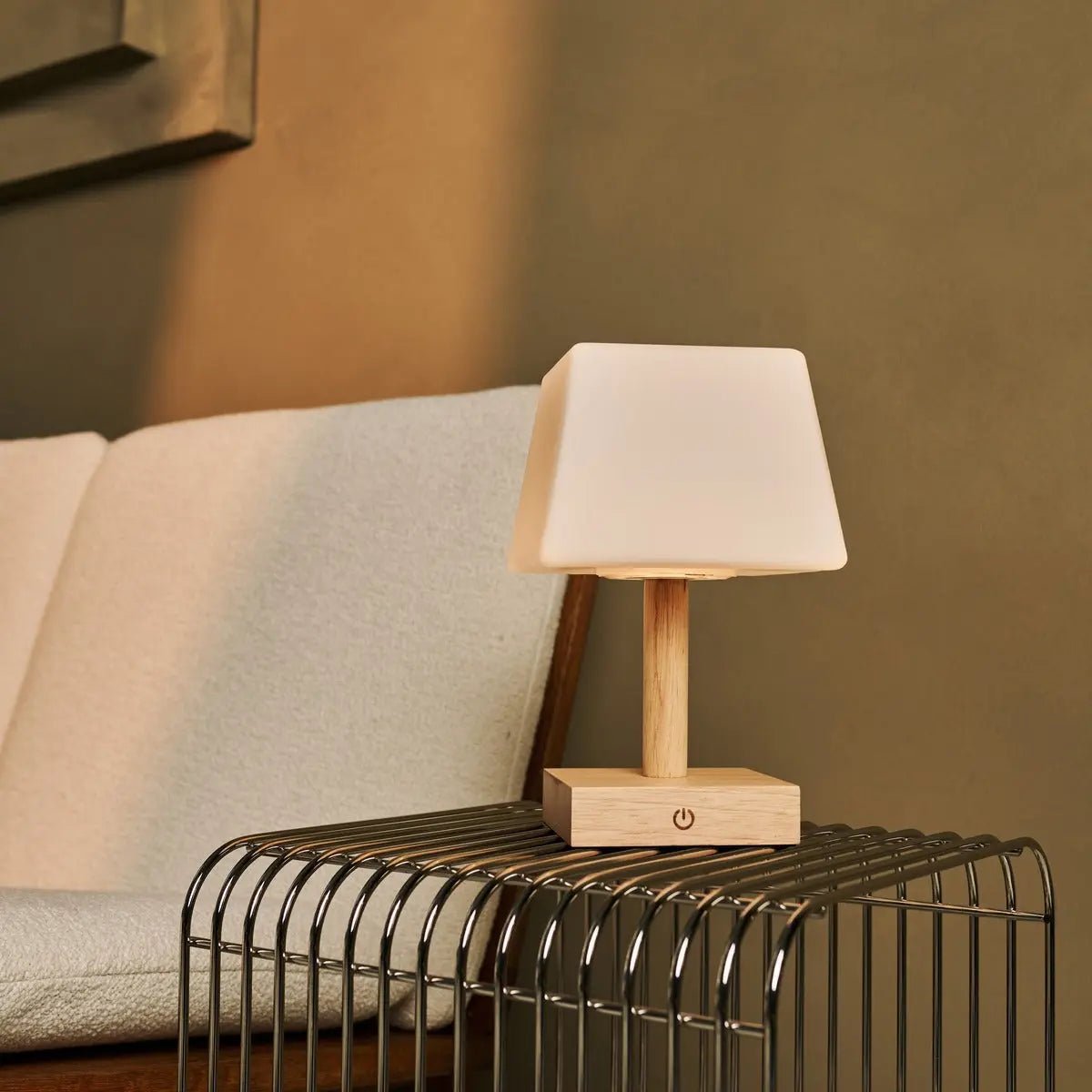 Tommy lichtbruine houten tafellamp met glas - oplaadbare, dimbare lamp, draadloze verlichting Tavellio - Amsterdam