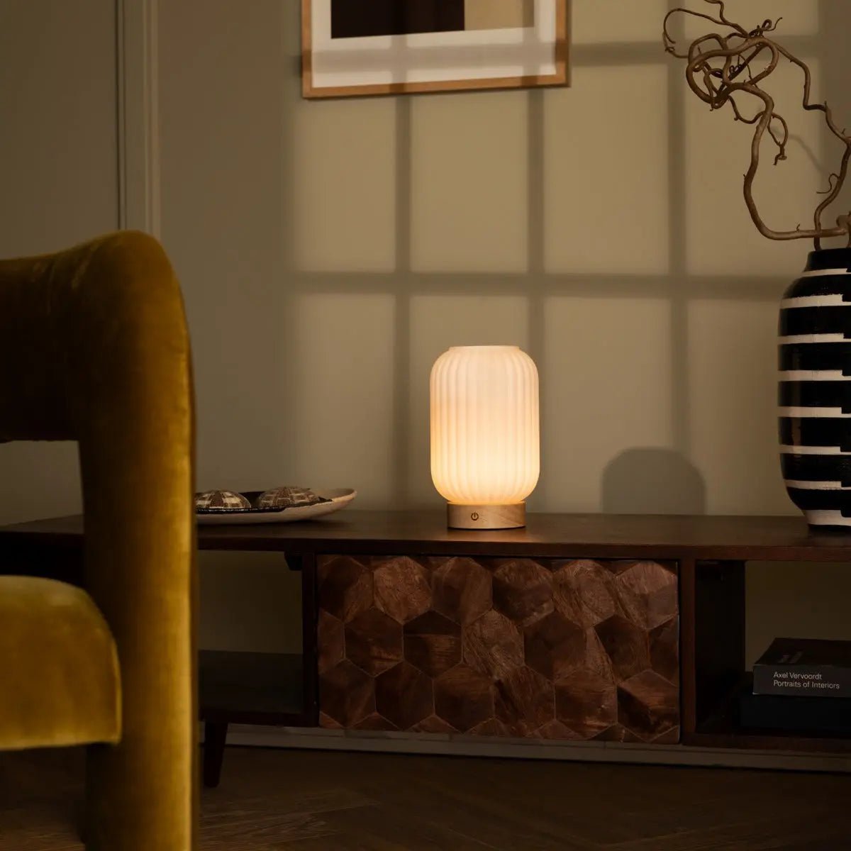 Unieke oplaadbare lamp Lilly – matglas en houten voet, dimbaar, 3 lichtmodi Tavellio - Amsterdam