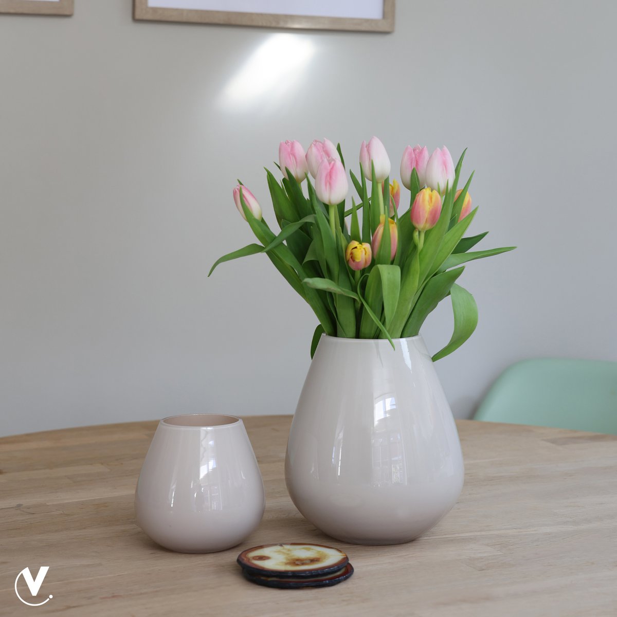 Vaas - Tasman S ivory Vase The World