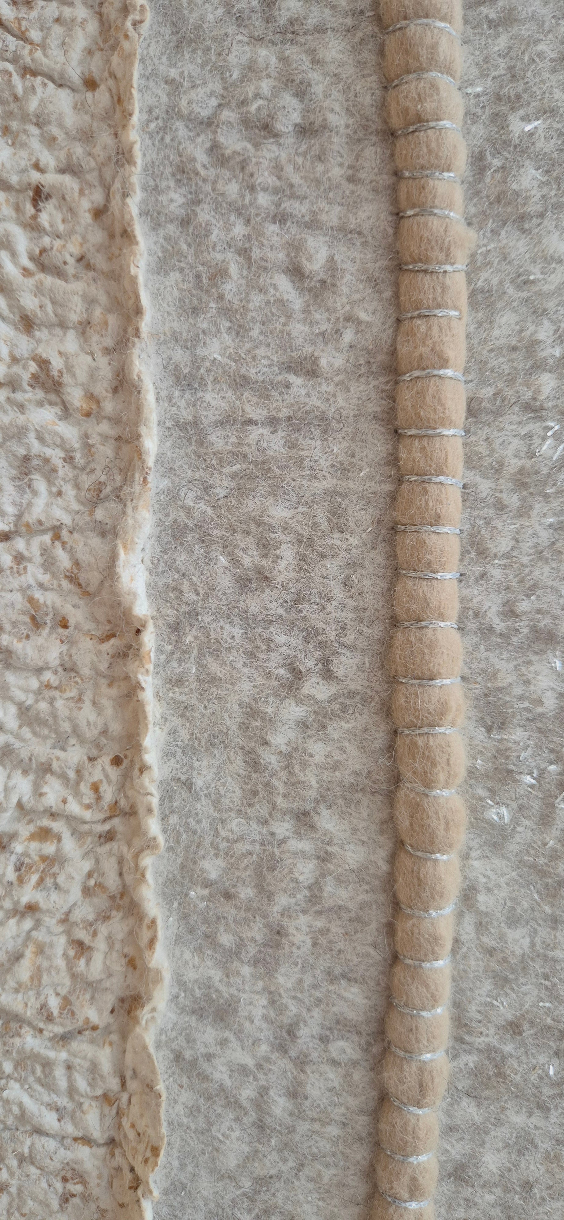 vilten wandkunst imperfectus VIII – vilt & vlow | 50 × 30 cm Noii HOME