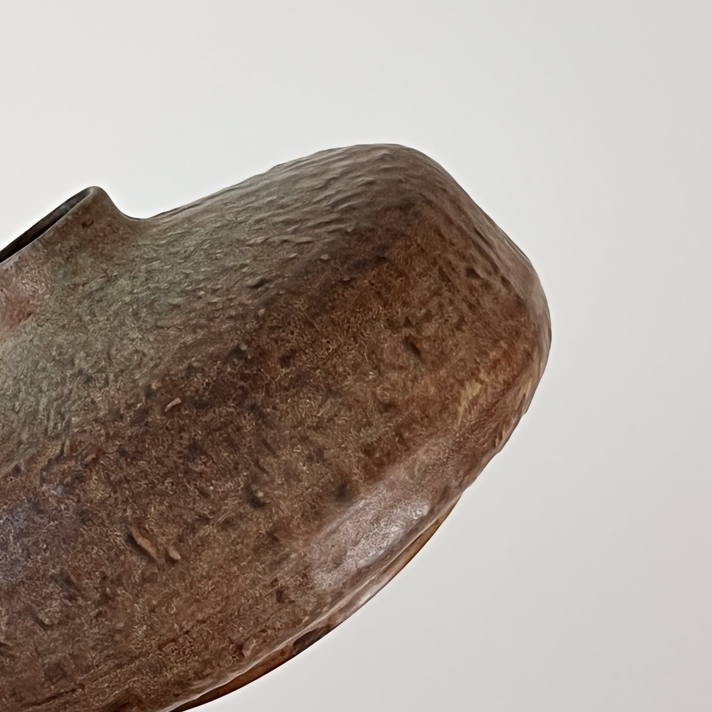 vintage decoratieve keramieken vaas – laag rond model - bruin- groentinten Noii HOME