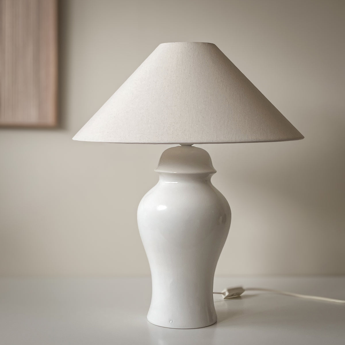 vintage Herda tafellamp – wit keramiek – beige kap Noii HOME