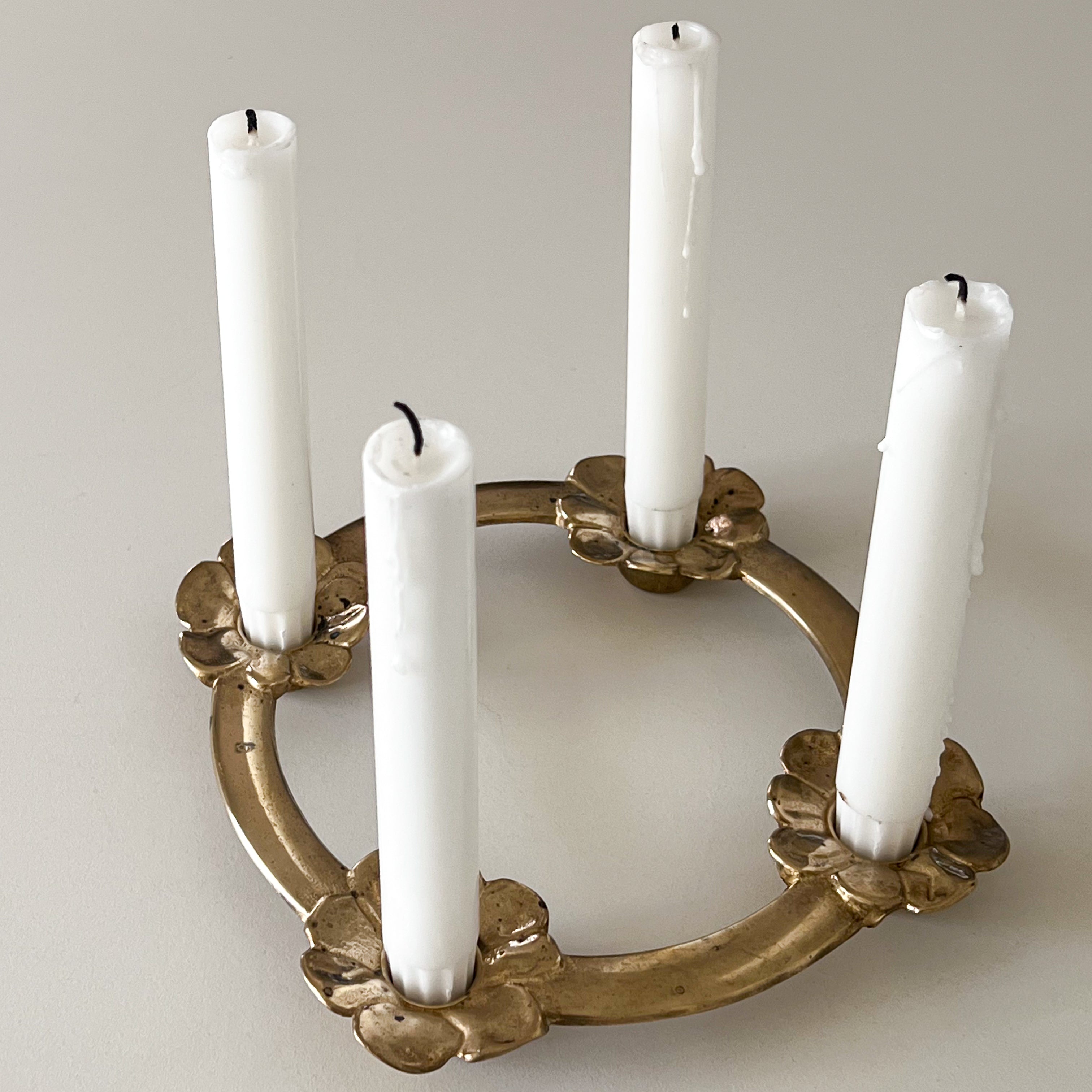 vintage messing kandelaar - advent - met bloemvormige houders Noii HOME