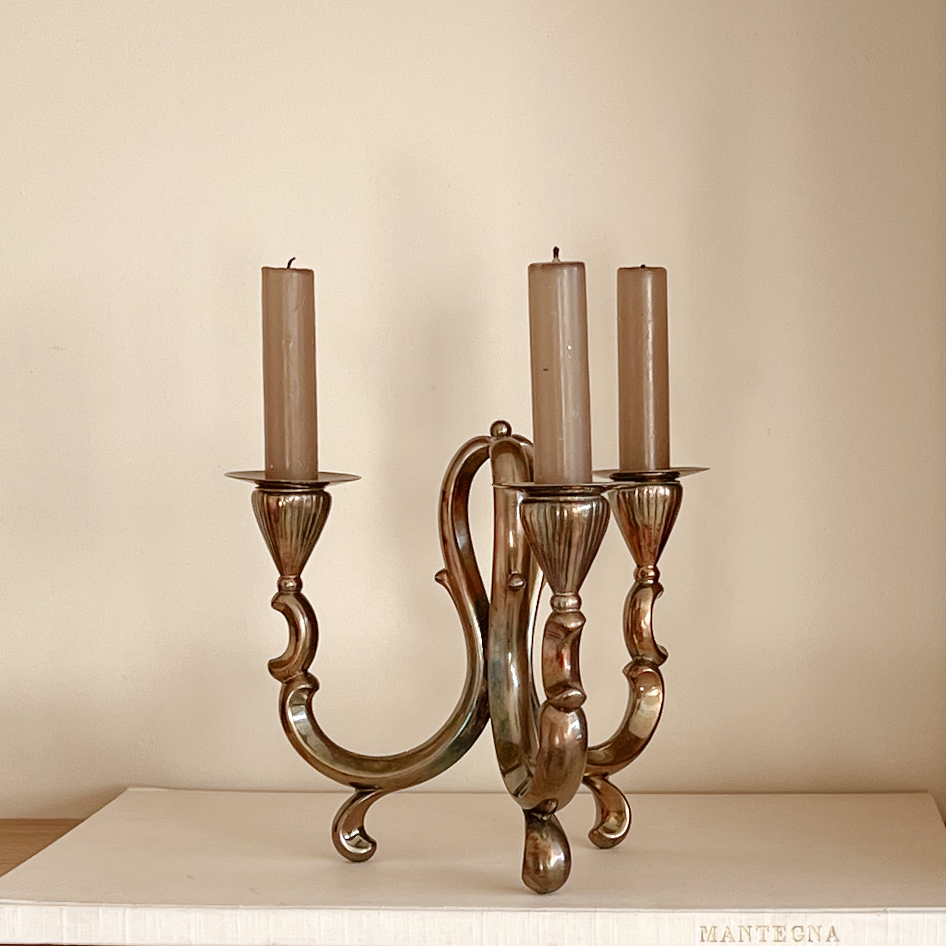 Vintage metalen 3-armige kandelaar – robuust & elegant Noii HOME