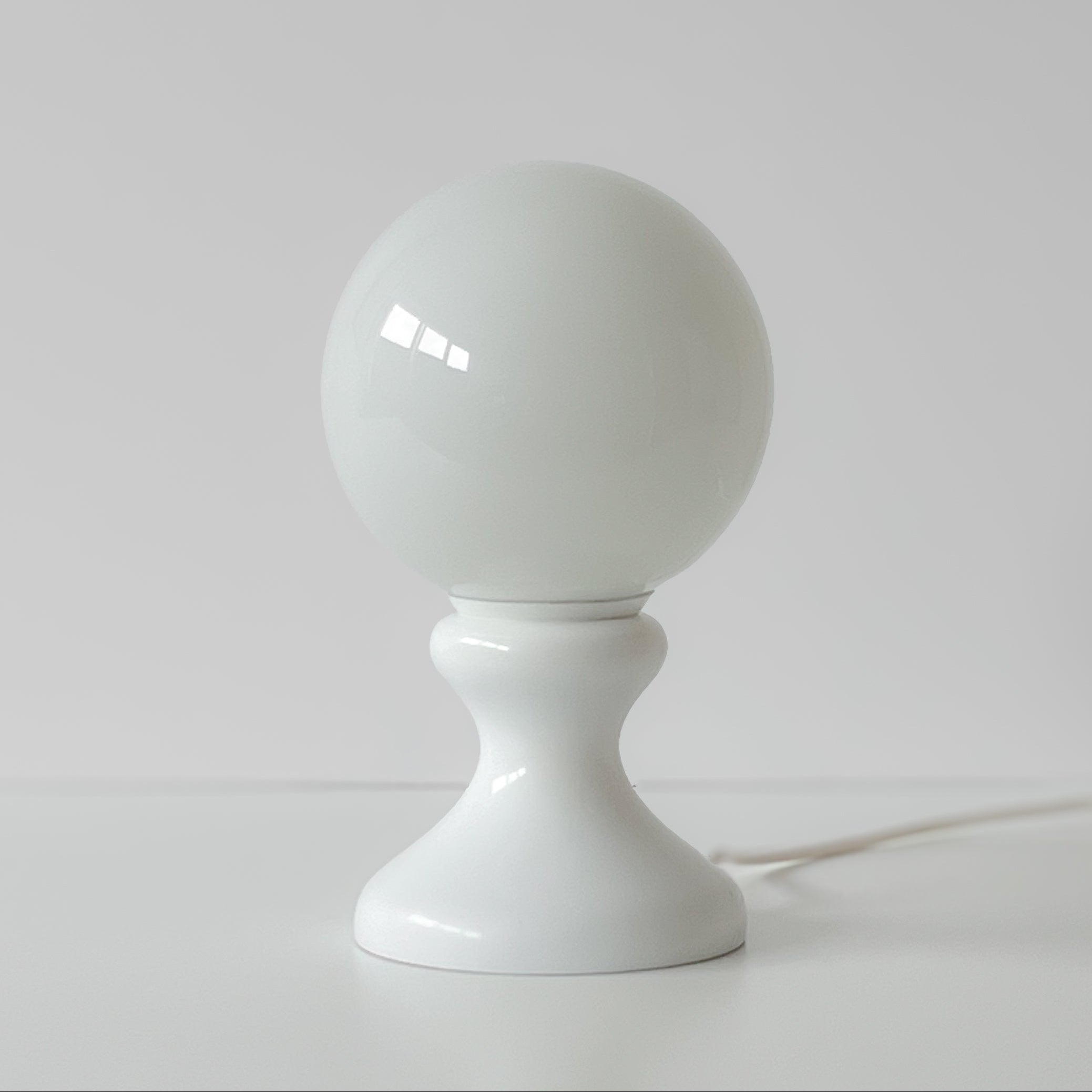 vintage space age tafellamp – witte glazen bol – pre-loved Noii HOME