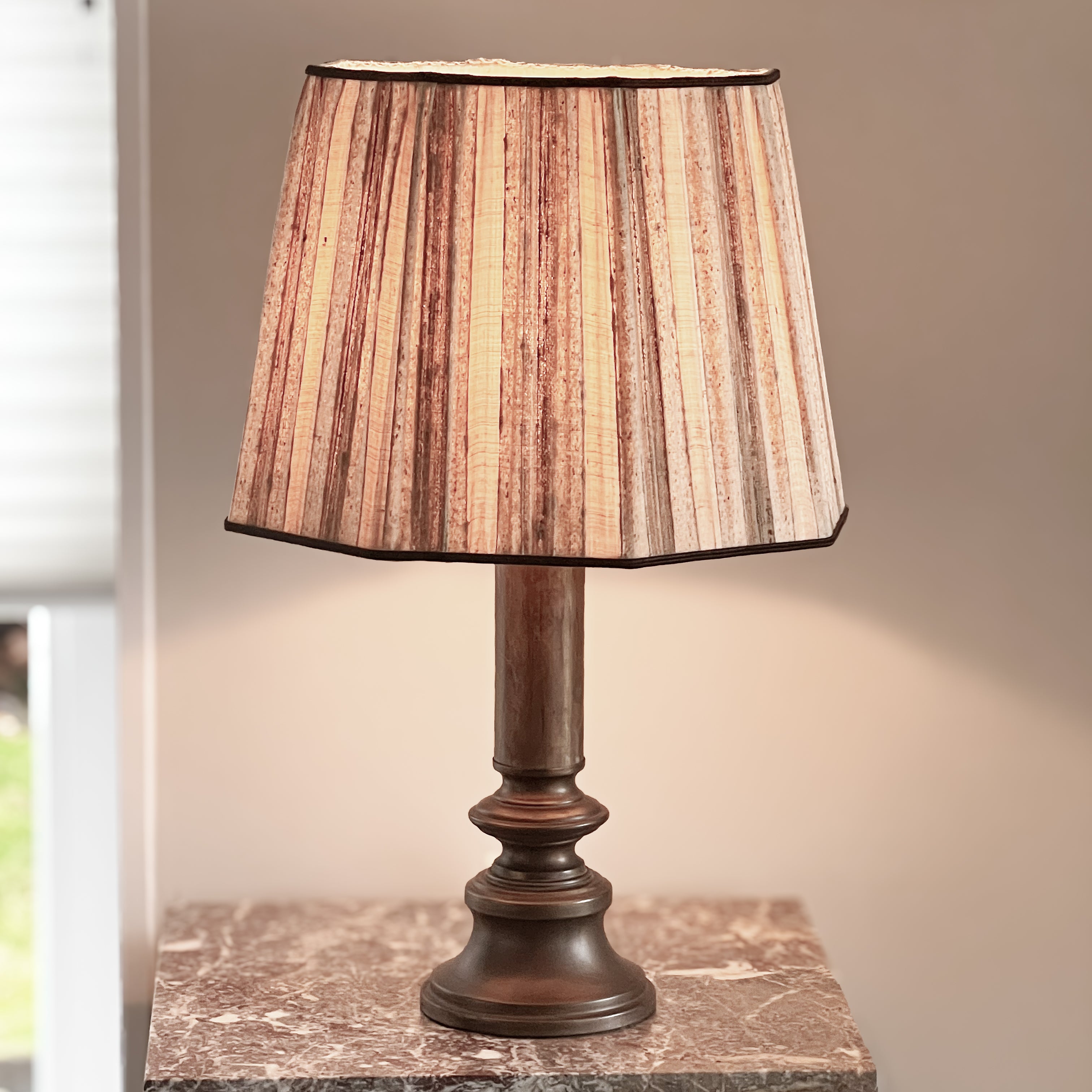 vintage tafellamp – geplooide kap - bronskleurige voet – uniek exemplaar Noii HOME