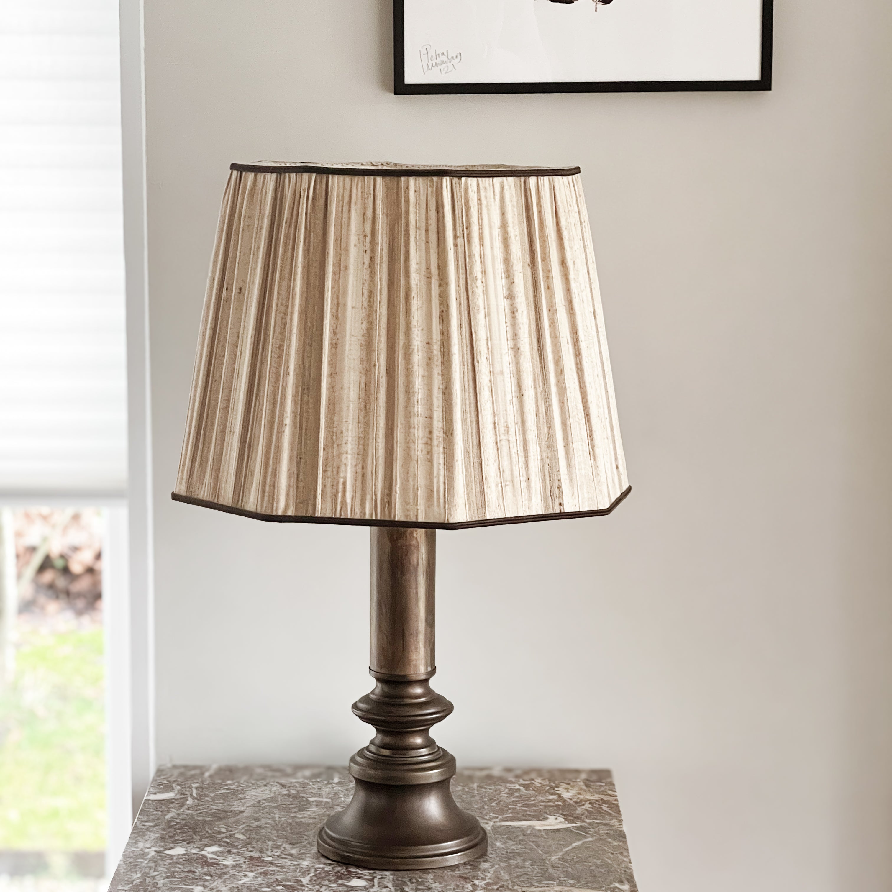 vintage tafellamp – geplooide kap - bronskleurige voet – uniek exemplaar Noii HOME