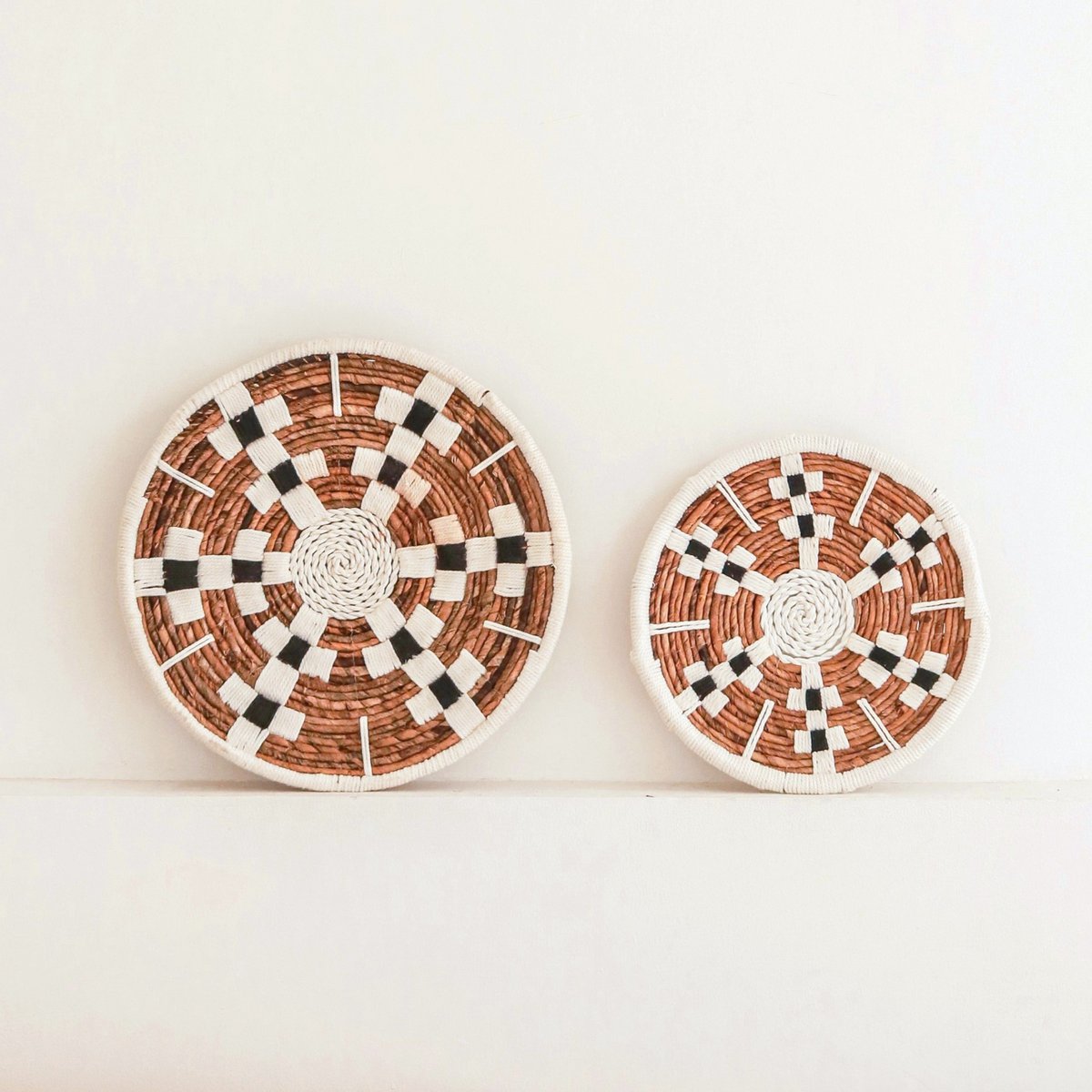 Wanddecoratie Ronde Boho Muurmand of Platte Kom TAMAN gemaakt van Bananenvezel (2 maten) Soeji